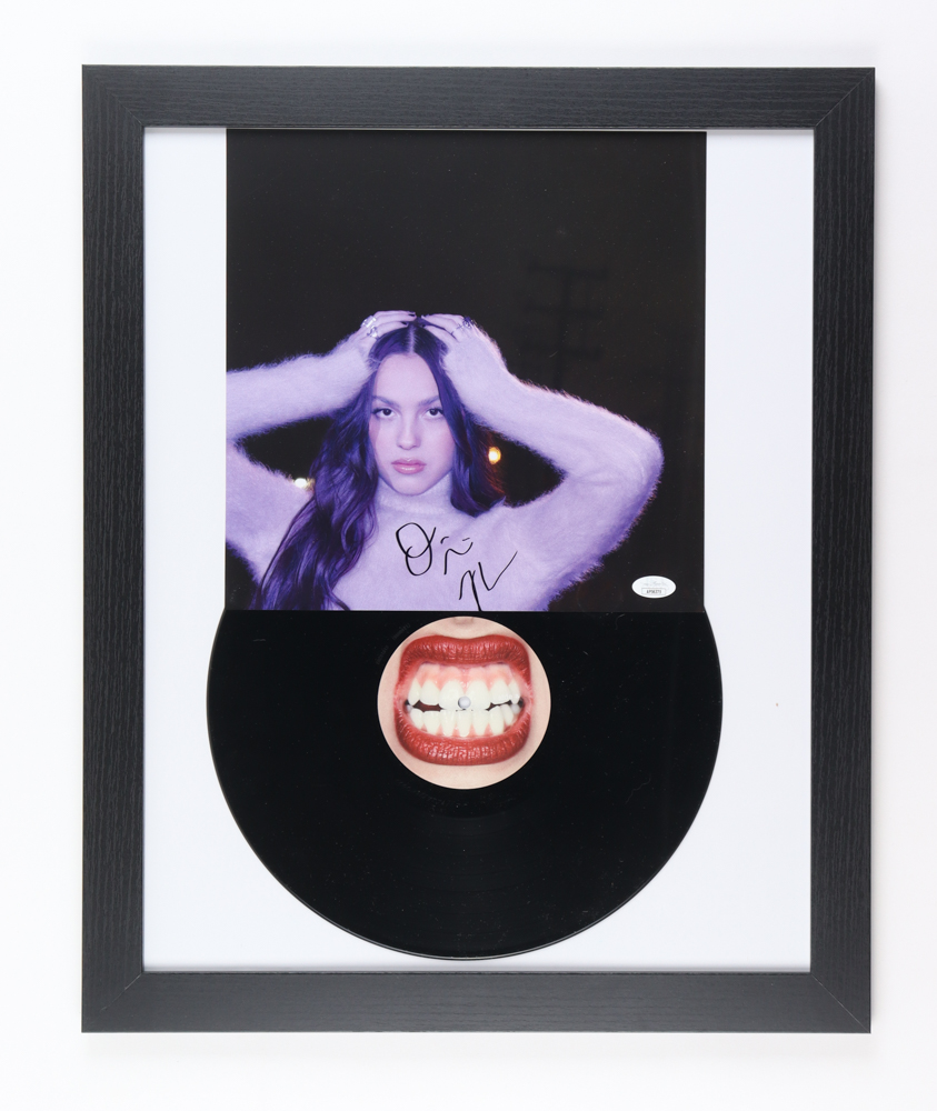 Olivia Rodrigo Signed "GUTS" Custom Framed Record Album Sleeve Display (JSA) at PristineAuction.com Olivia Rodrigo Signed "GUTS" Custom Framed Record Album Sleeve Display (JSA) at PristineAuction.com