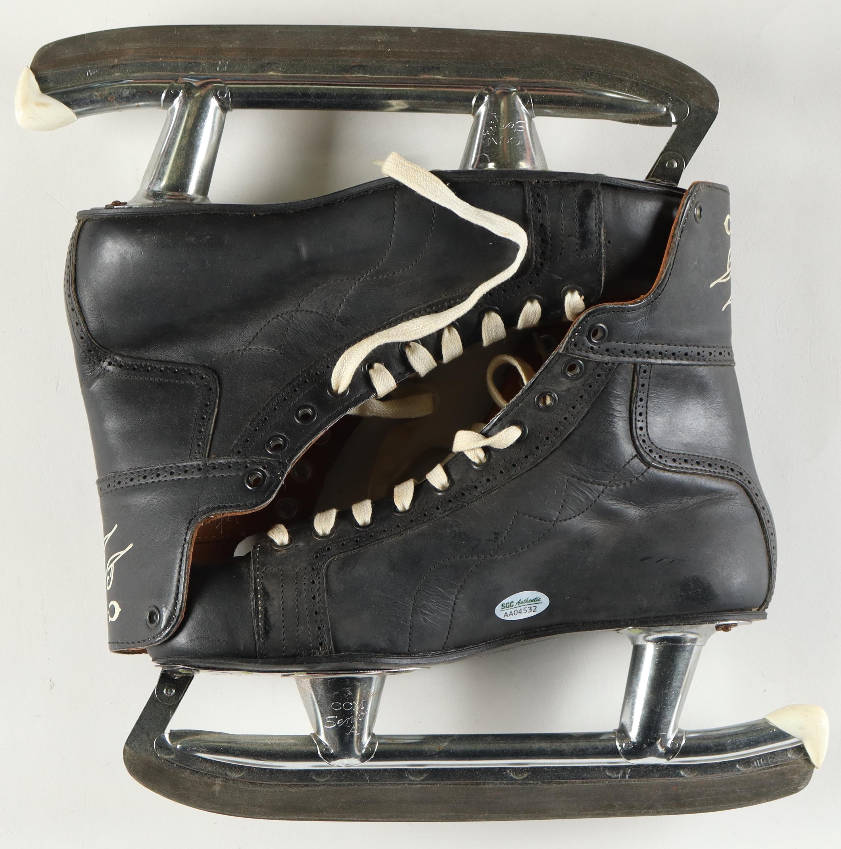 Bobby Hull Signed Pair Of Vintage 1960's CCM Ice Skates Inscribed "HOF 1983" (SGC) at PristineAuction.com Bobby Hull Signed Pair Of Vintage 1960's CCM Ice Skates Inscribed "HOF 1983" (SGC) at PristineAuction.com