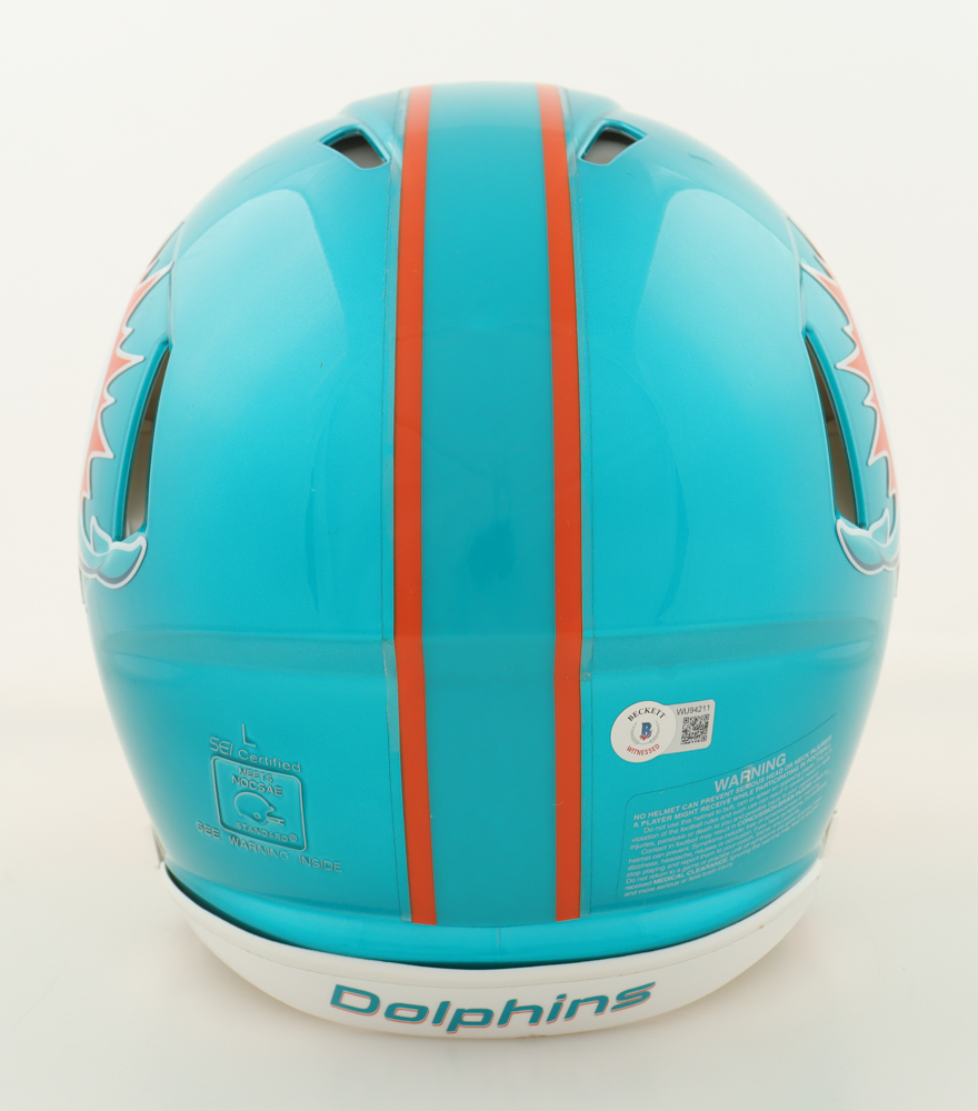 Tyreek Hill Signed Dolphins Full-Size Flash Alternate Speed Helmet Inscribed "Clutch" (Beckett) at PristineAuction.com Tyreek Hill Signed Dolphins Full-Size Flash Alternate Speed Helmet Inscribed "Clutch" (Beckett) at PristineAuction.com