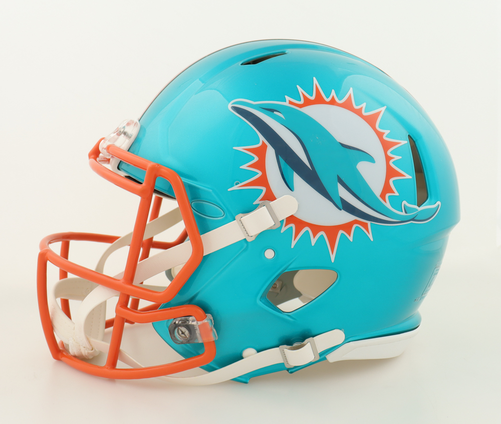Tyreek Hill Signed Dolphins Full-Size Flash Alternate Speed Helmet Inscribed "Clutch" (Beckett) at PristineAuction.com Tyreek Hill Signed Dolphins Full-Size Flash Alternate Speed Helmet Inscribed "Clutch" (Beckett) at PristineAuction.com