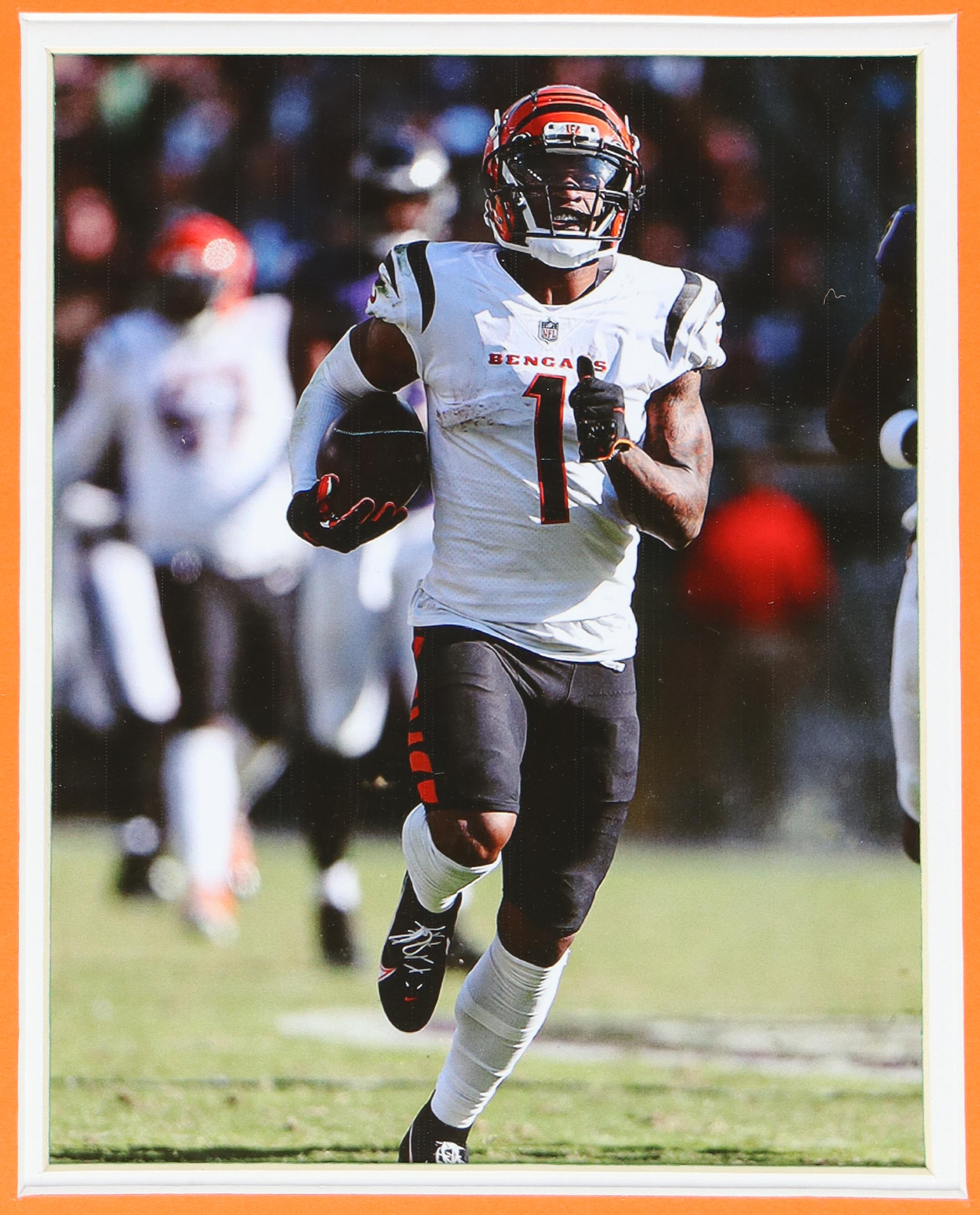 Ja'Marr Chase Signed Custom Framed Bengals Jersey Display (Beckett) at PristineAuction.com Ja'Marr Chase Signed Custom Framed Bengals Jersey Display (Beckett) at PristineAuction.com