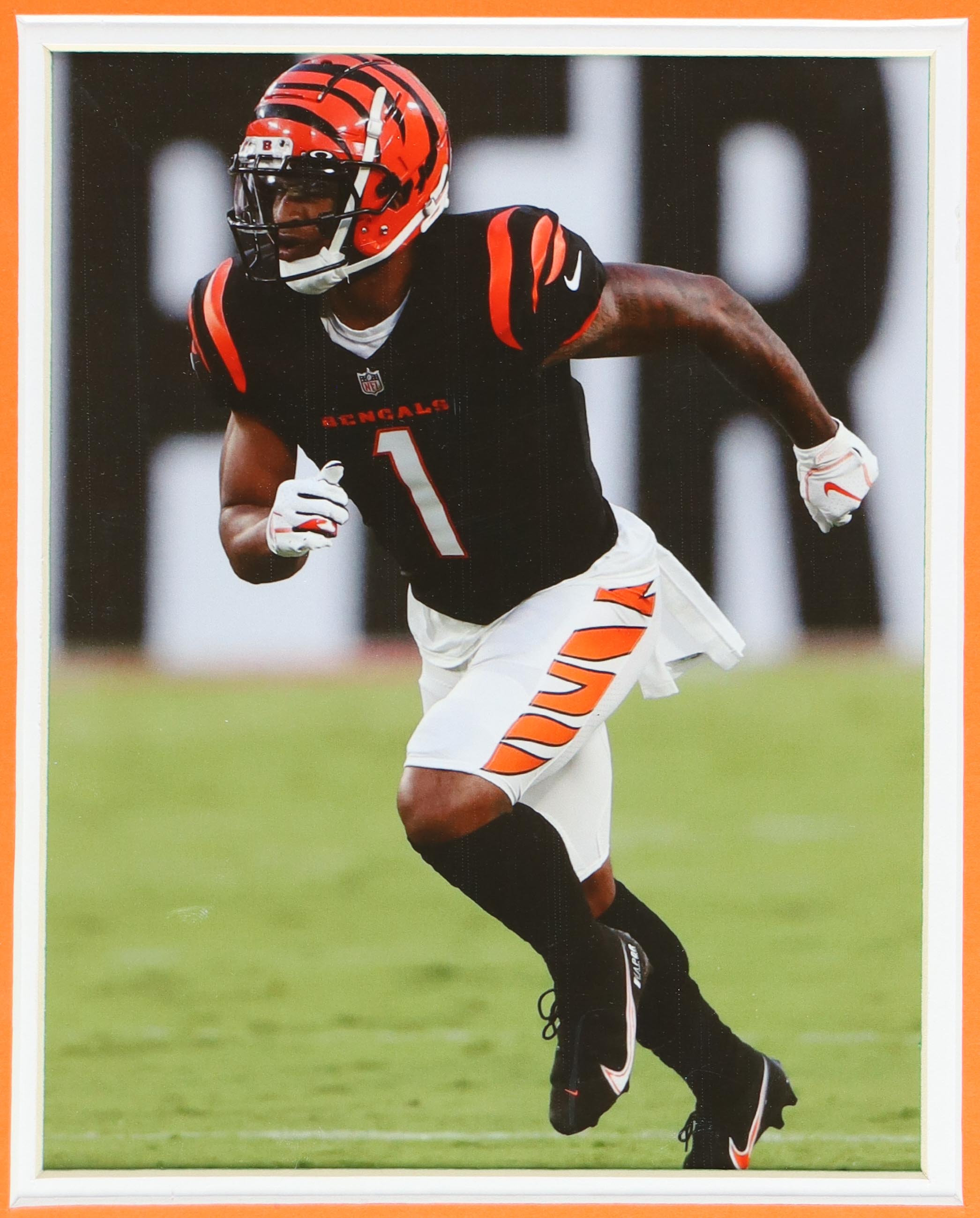 Ja'Marr Chase Signed Custom Framed Bengals Jersey Display (Beckett) at PristineAuction.com Ja'Marr Chase Signed Custom Framed Bengals Jersey Display (Beckett) at PristineAuction.com