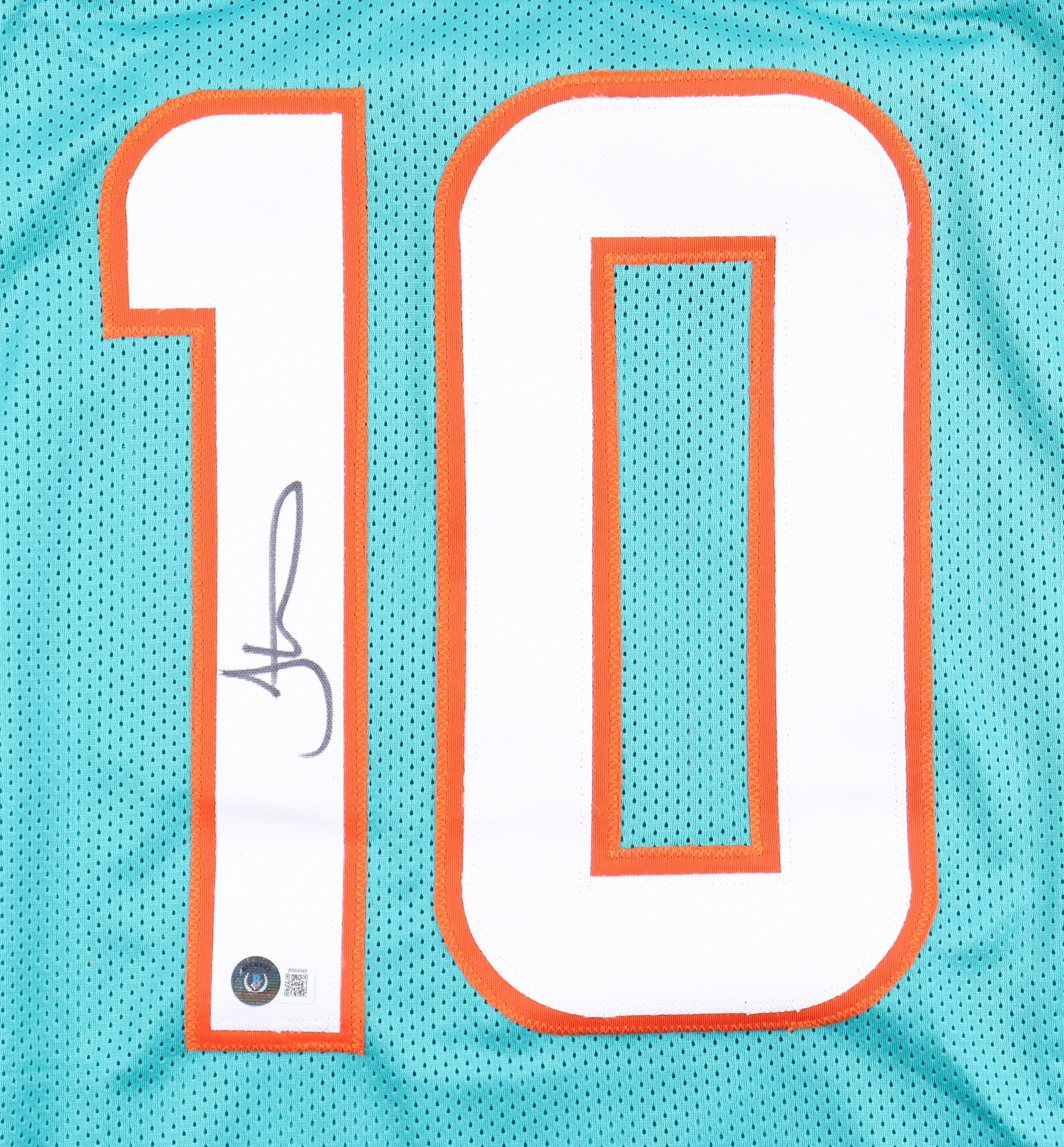 Tyreek Hill Signed Jersey (Beckett) at PristineAuction.com Tyreek Hill Signed Jersey (Beckett) at PristineAuction.com