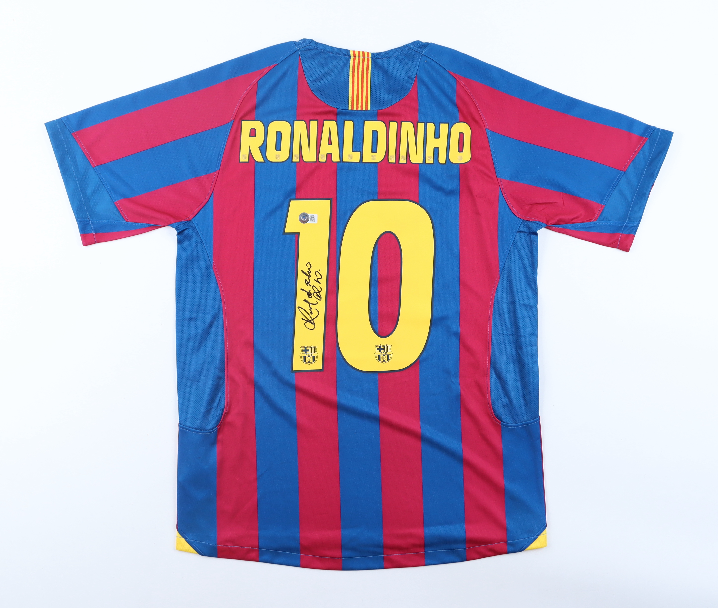 Ronaldinho Signed Barcelona Jersey Inscribed "Rio" (Beckett) at PristineAuction.com Ronaldinho Signed Barcelona Jersey Inscribed "Rio" (Beckett) at PristineAuction.com