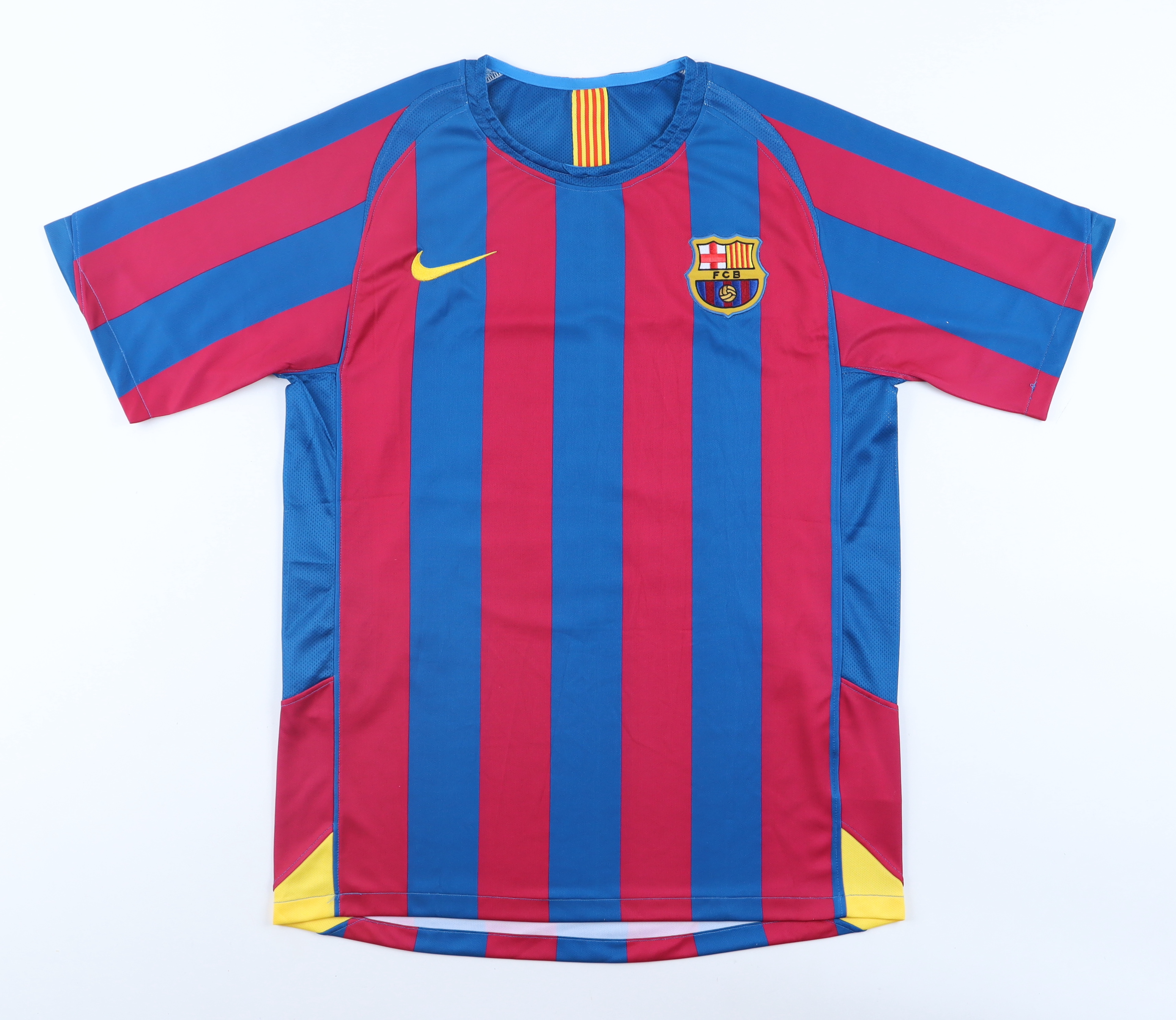 Ronaldinho Signed Barcelona Jersey Inscribed "Rio" (Beckett) at PristineAuction.com Ronaldinho Signed Barcelona Jersey Inscribed "Rio" (Beckett) at PristineAuction.com