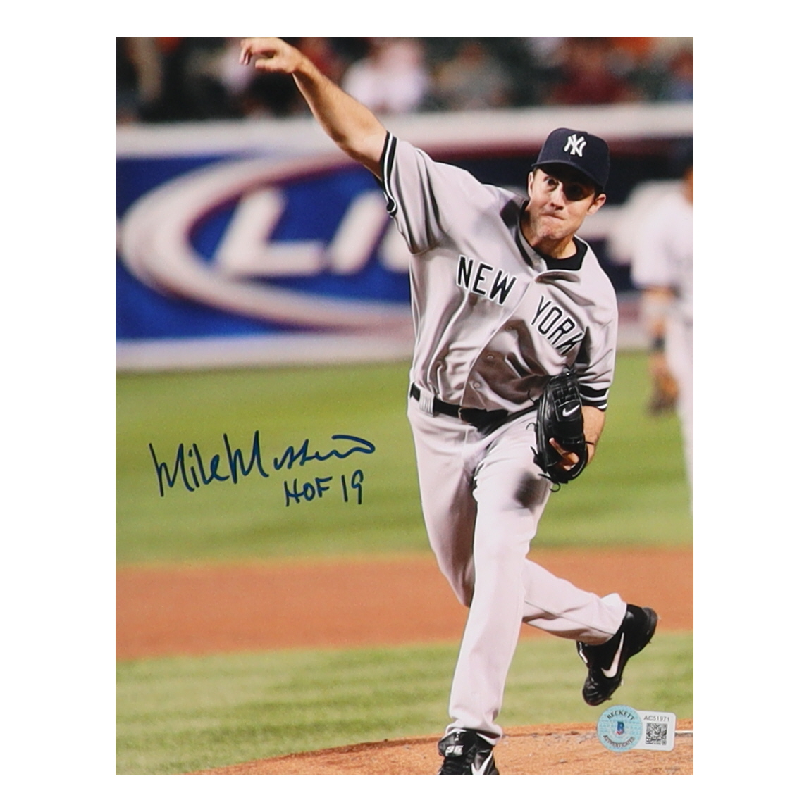 Mike Mussina Signed Yankees 8x10 Photo Inscribed "HOF 19" (Beckett) at PristineAuction.com Mike Mussina Signed Yankees 8x10 Photo Inscribed "HOF 19" (Beckett) at PristineAuction.com