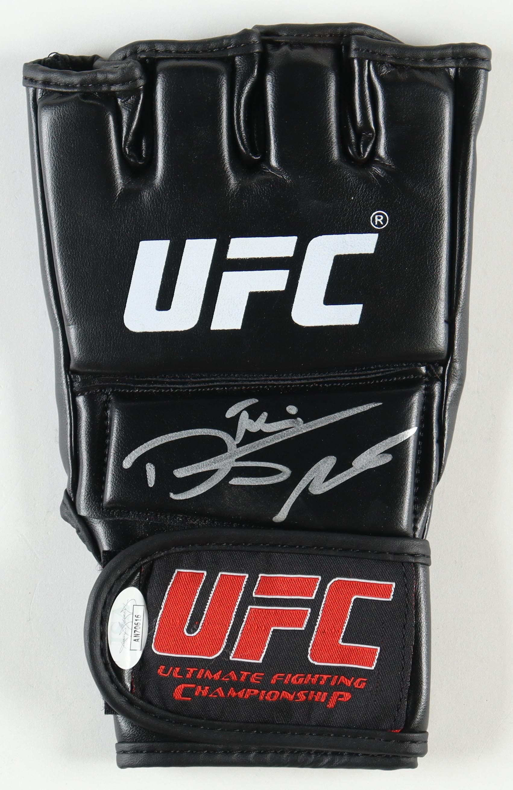 Dustin Poirier Signed UFC Glove (JSA) at PristineAuction.com Dustin Poirier Signed UFC Glove (JSA) at PristineAuction.com