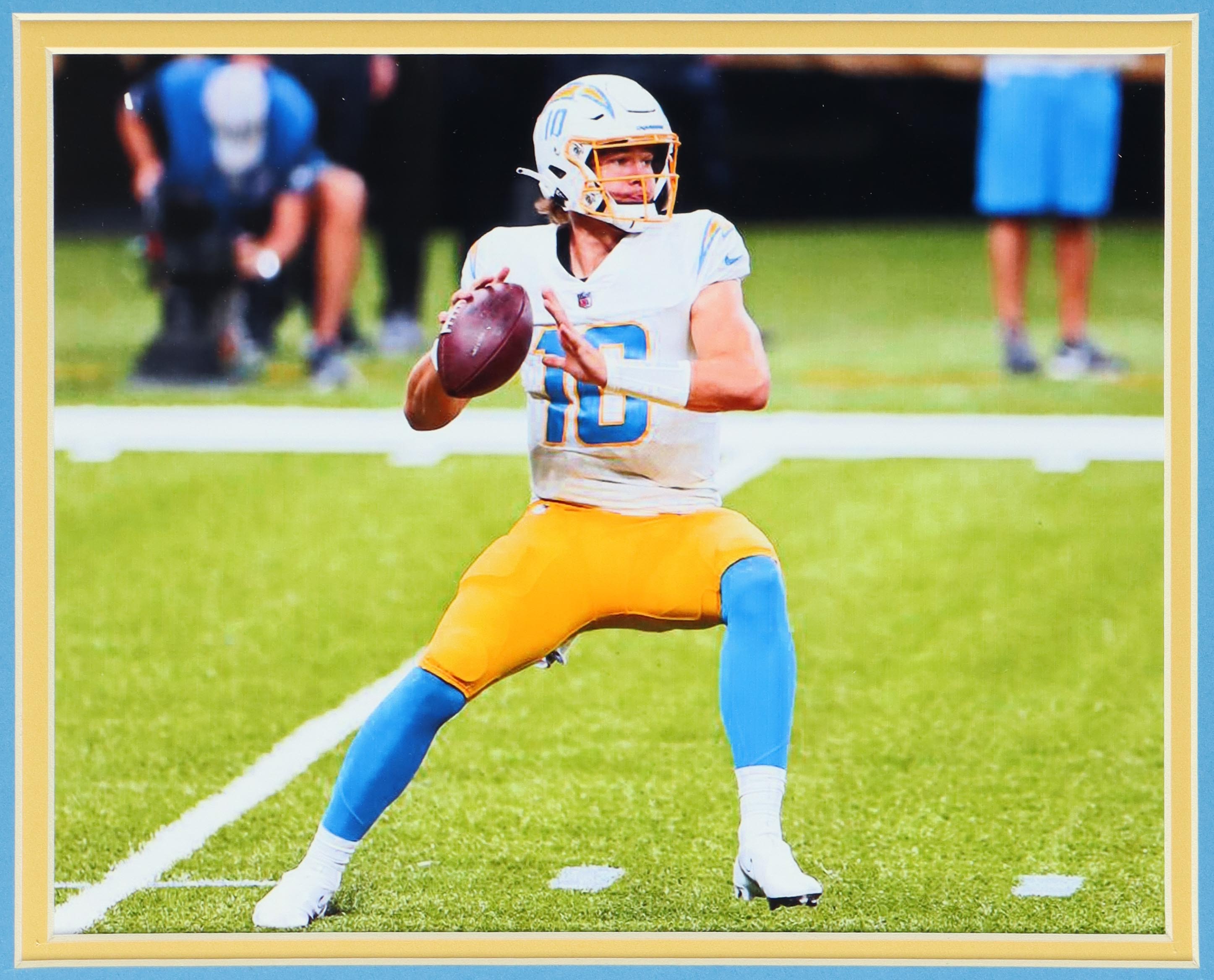 Justin Herbert Signed Custom Framed Jersey Display (Beckett) at PristineAuction.com Justin Herbert Signed Custom Framed Jersey Display (Beckett) at PristineAuction.com