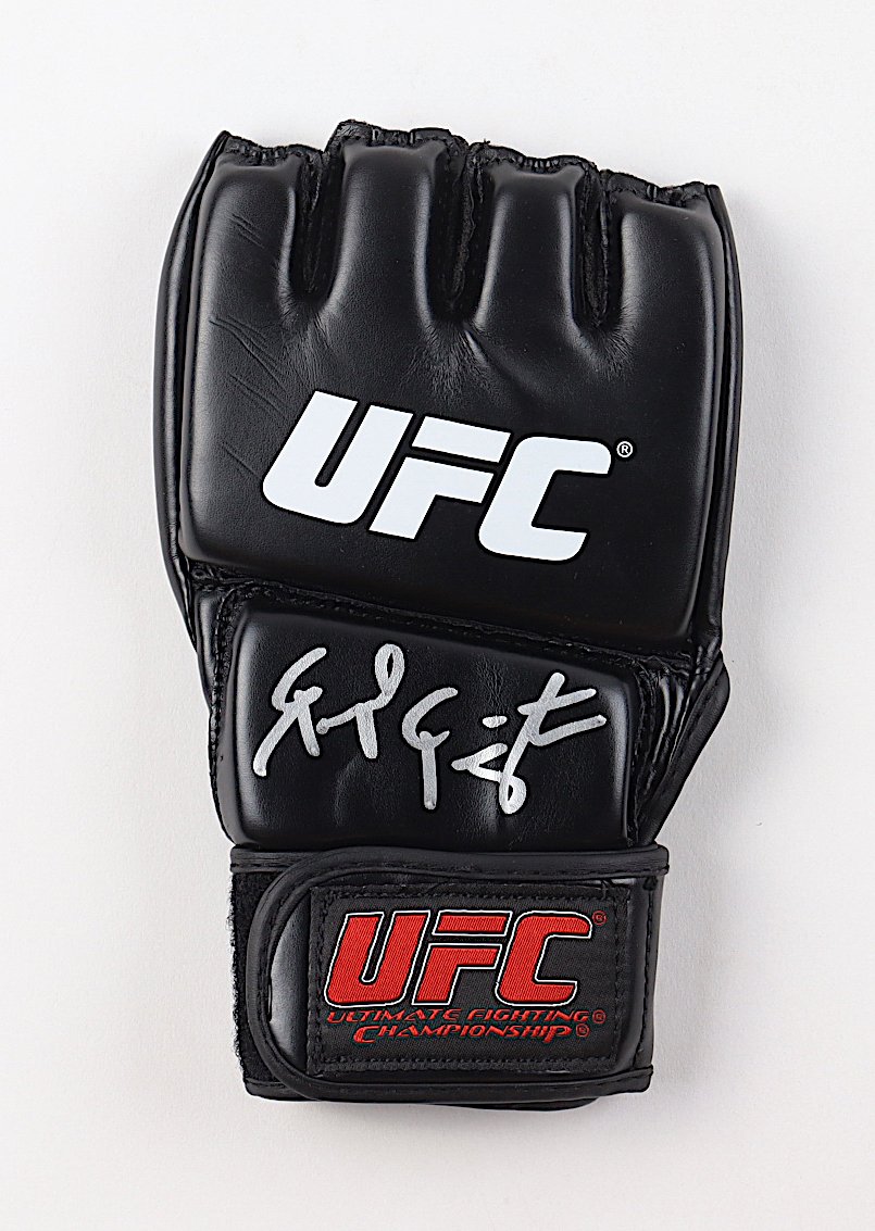 Raquel Pennington Signed UFC Glove (JSA) at PristineAuction.com Raquel Pennington Signed UFC Glove (JSA) at PristineAuction.com