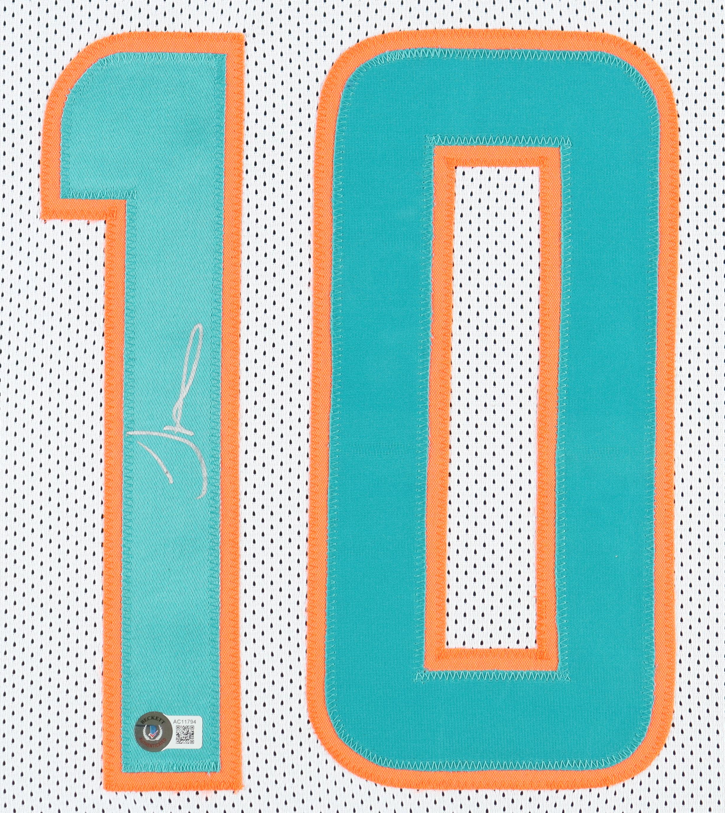 Tyreek Hill Signed Custom Framed Jersey Display (Beckett) at PristineAuction.com Tyreek Hill Signed Custom Framed Jersey Display (Beckett) at PristineAuction.com