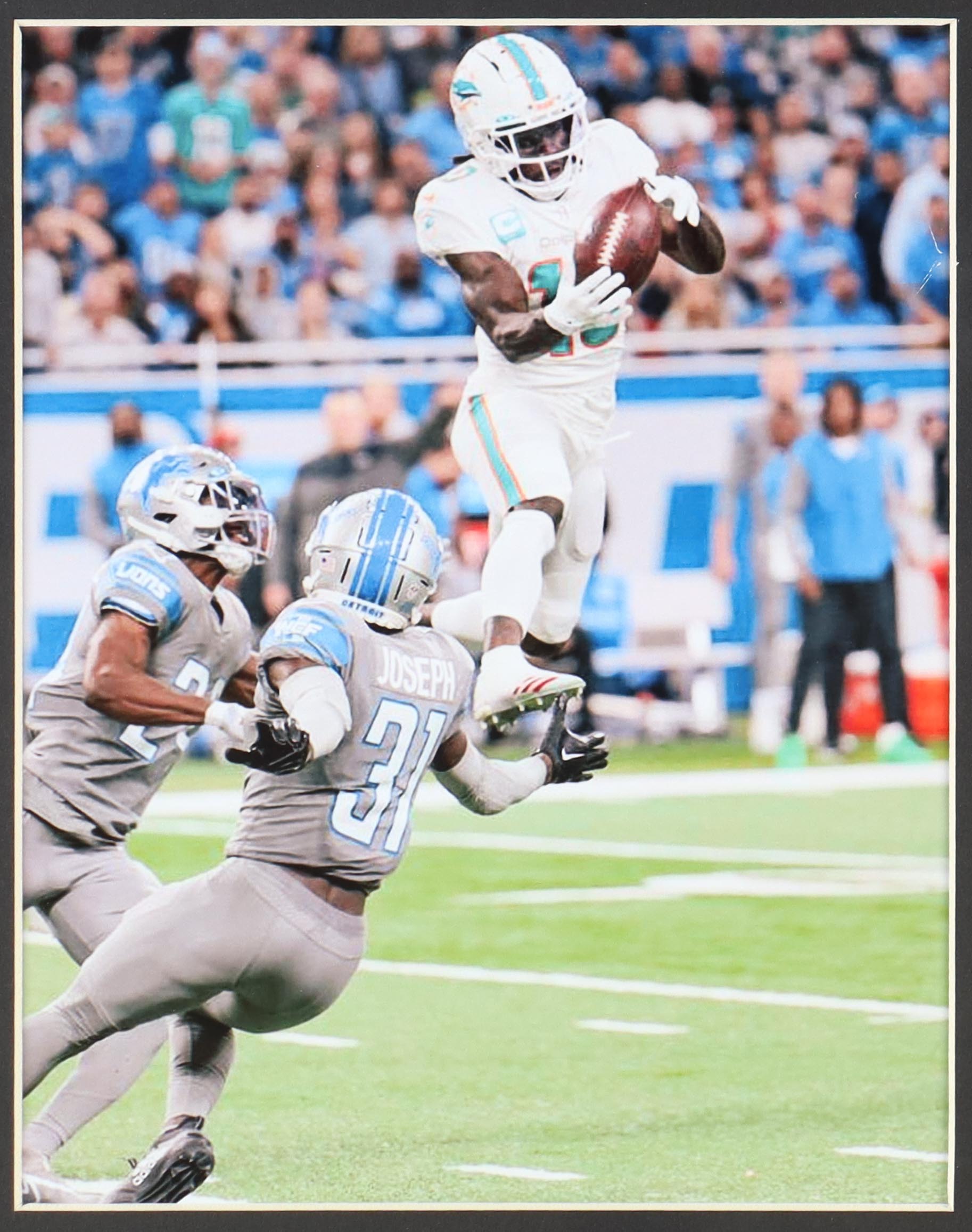 Tyreek Hill Signed Custom Framed Jersey Display (Beckett) at PristineAuction.com Tyreek Hill Signed Custom Framed Jersey Display (Beckett) at PristineAuction.com