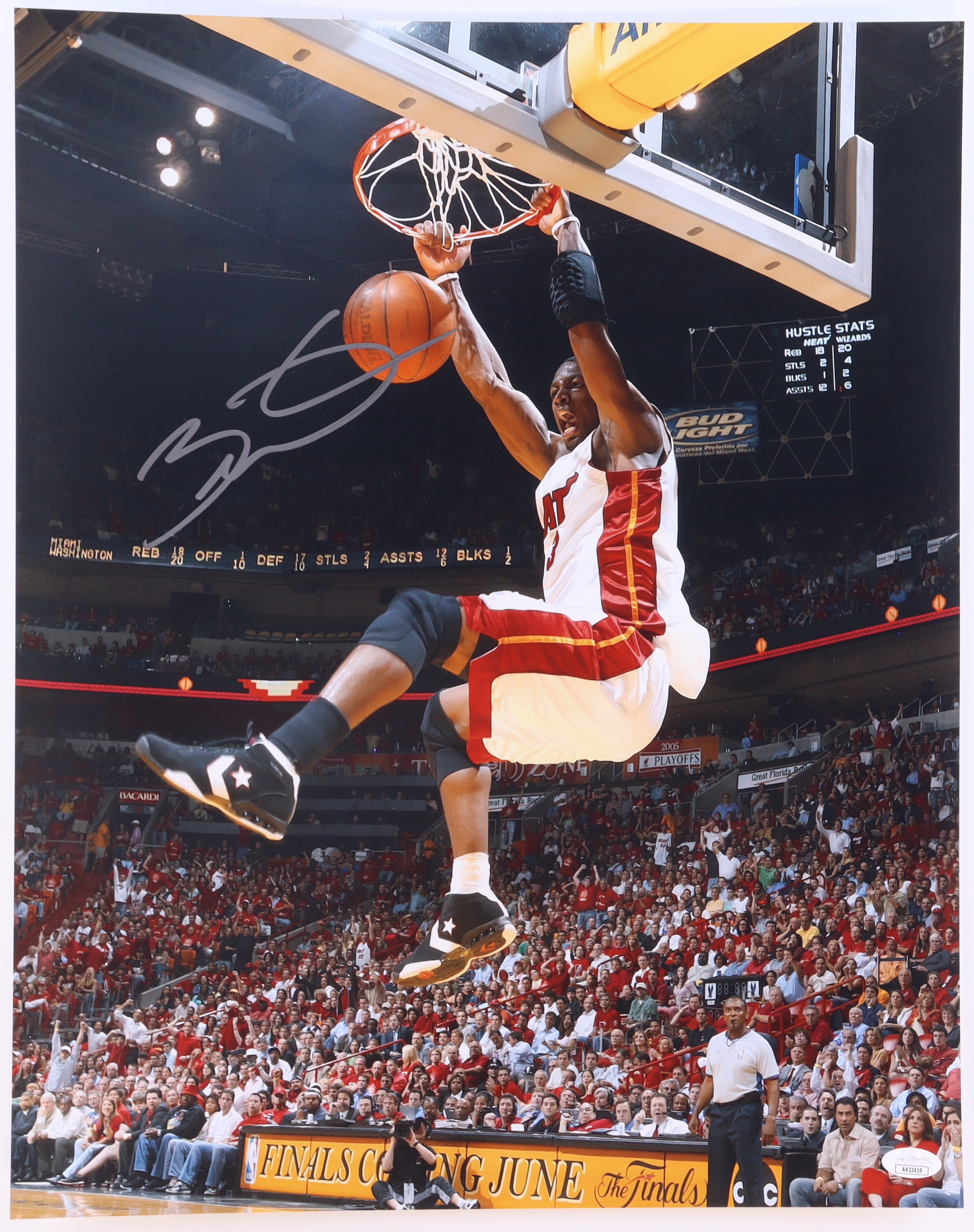 Dwyane Wade Signed Heat 16x20 Photo (JSA) at PristineAuction.com Dwyane Wade Signed Heat 16x20 Photo (JSA) at PristineAuction.com