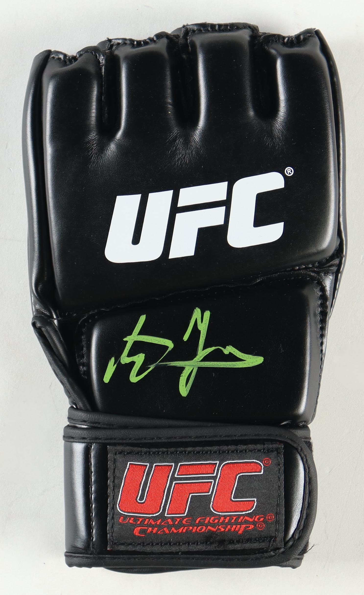 Uros Medic Signed UFC Glove (Beckett) at PristineAuction.com Uros Medic Signed UFC Glove (Beckett) at PristineAuction.com