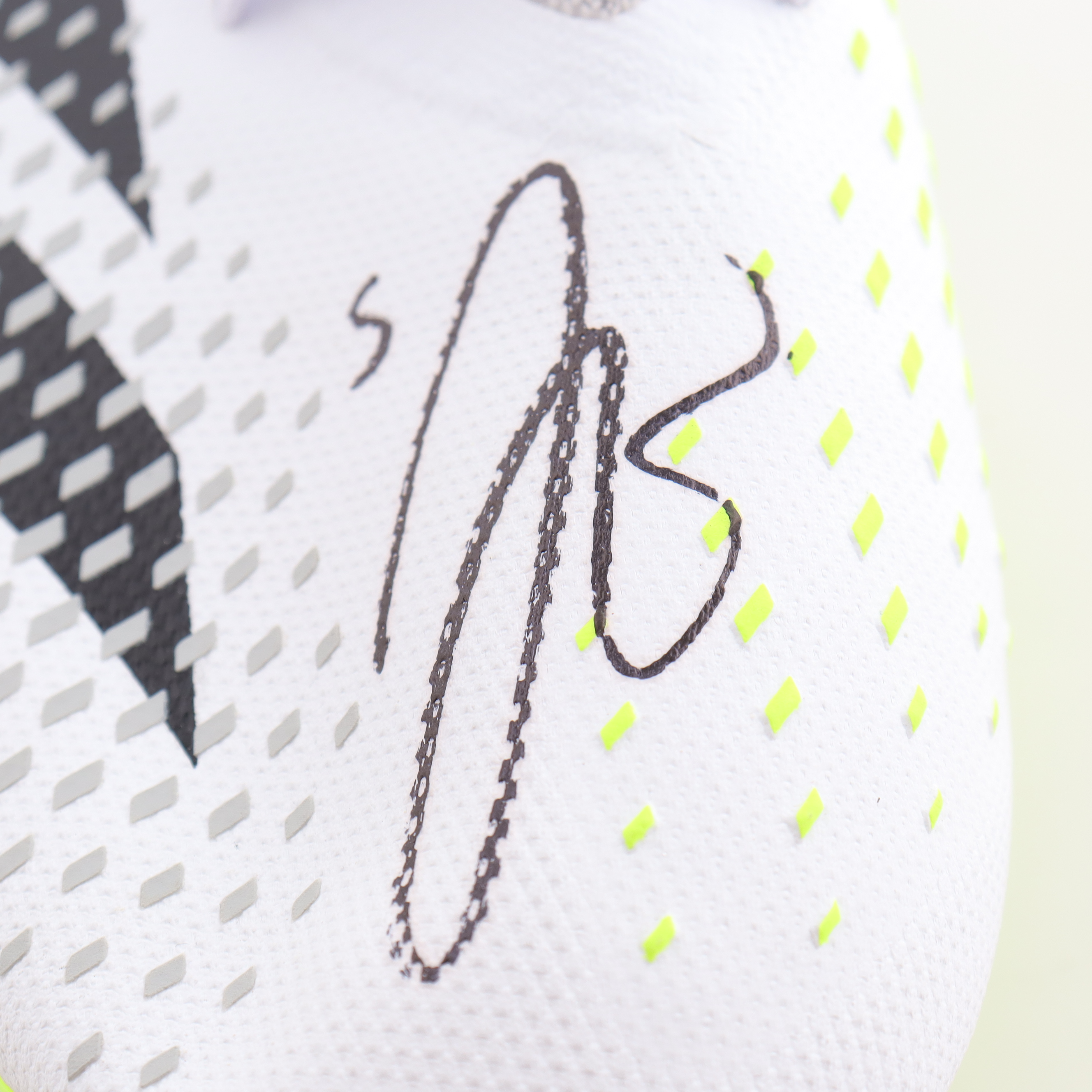 Jude Bellingham Signed Adidas Soccer Cleat (Beckett) at PristineAuction.com Jude Bellingham Signed Adidas Soccer Cleat (Beckett) at PristineAuction.com