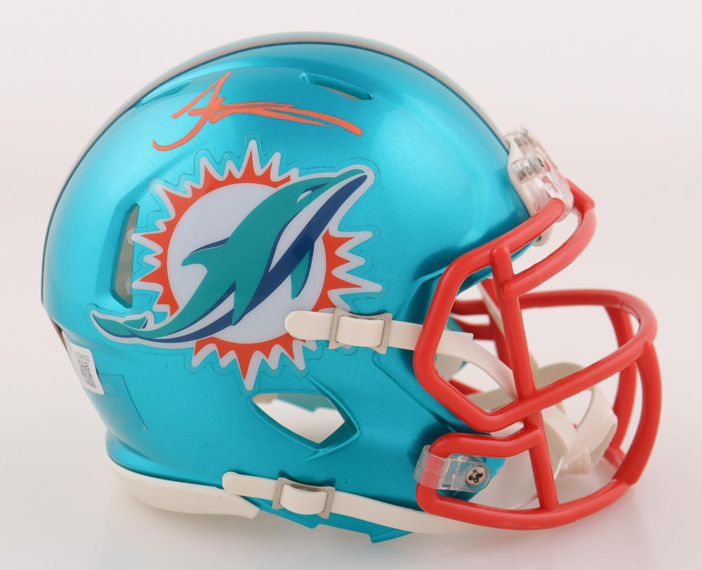 Tyreek Hill Signed Dolphins Flash Alternate Speed Mini Helmet (Beckett) at PristineAuction.com Tyreek Hill Signed Dolphins Flash Alternate Speed Mini Helmet (Beckett) at PristineAuction.com