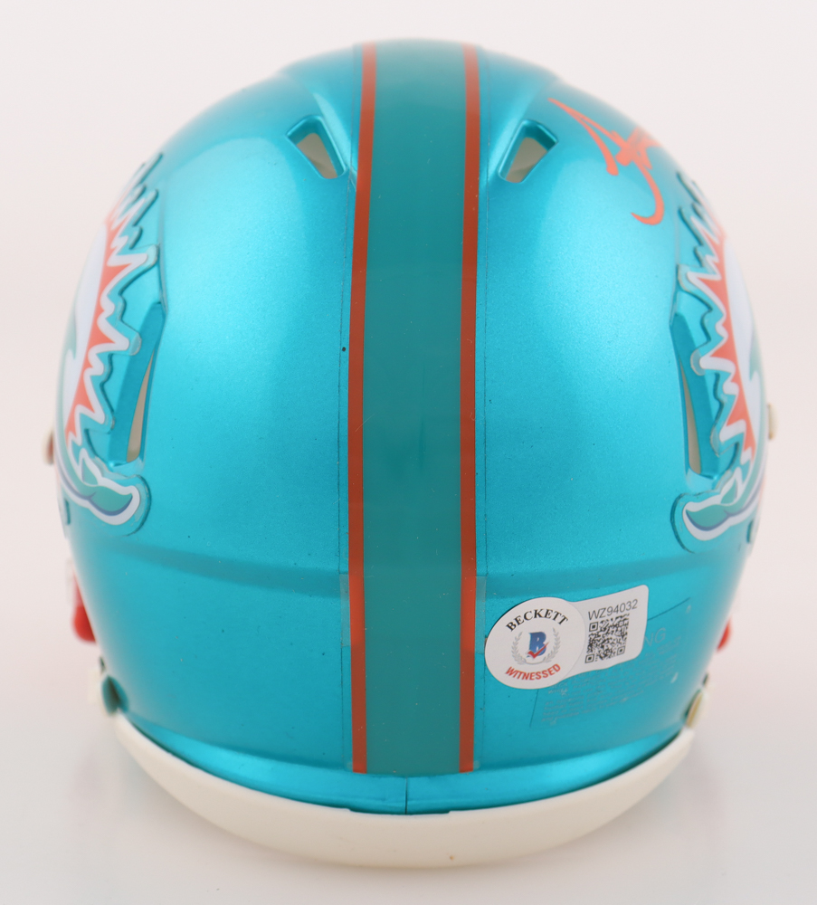 Tyreek Hill Signed Dolphins Flash Alternate Speed Mini Helmet (Beckett) at PristineAuction.com Tyreek Hill Signed Dolphins Flash Alternate Speed Mini Helmet (Beckett) at PristineAuction.com