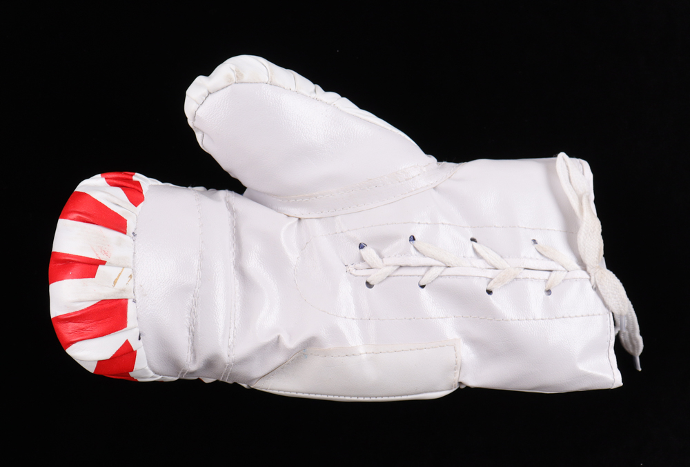 Carl Weathers Signed Last Punch Boxing Glove Inscribed "Apollo Creed" (JSA) at PristineAuction.com Carl Weathers Signed Last Punch Boxing Glove Inscribed "Apollo Creed" (JSA) at PristineAuction.com