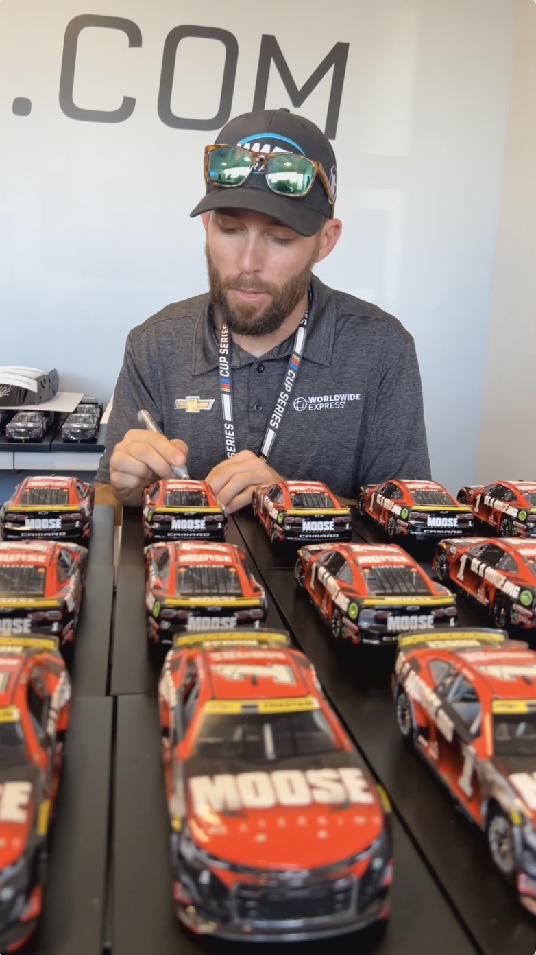 Ross Chastain Signed 2023 #1 Worldwide Express I 1:24 Diecast Car (PA) at PristineAuction.com Ross Chastain Signed 2023 #1 Worldwide Express I 1:24 Diecast Car (PA) at PristineAuction.com