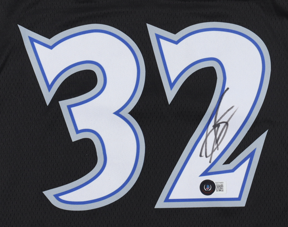 Karl-Anthony Towns Signed Jersey (Beckett) at PristineAuction.com Karl-Anthony Towns Signed Jersey (Beckett) at PristineAuction.com