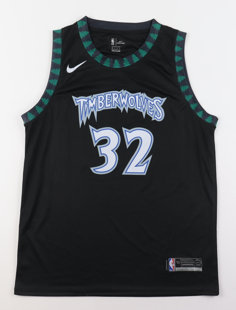 Karl-Anthony Towns Signed Jersey (Beckett) at PristineAuction.com Karl-Anthony Towns Signed Jersey (Beckett) at PristineAuction.com