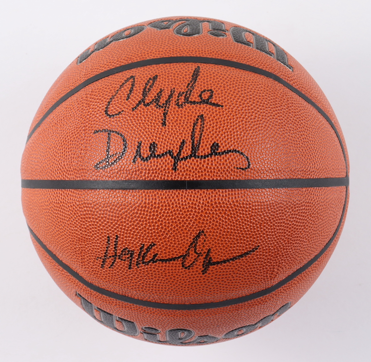 Hakeem Olajuwon & Clyde Drexler Signed NBA Basketball (Beckett) at PristineAuction.com Hakeem Olajuwon & Clyde Drexler Signed NBA Basketball (Beckett) at PristineAuction.com