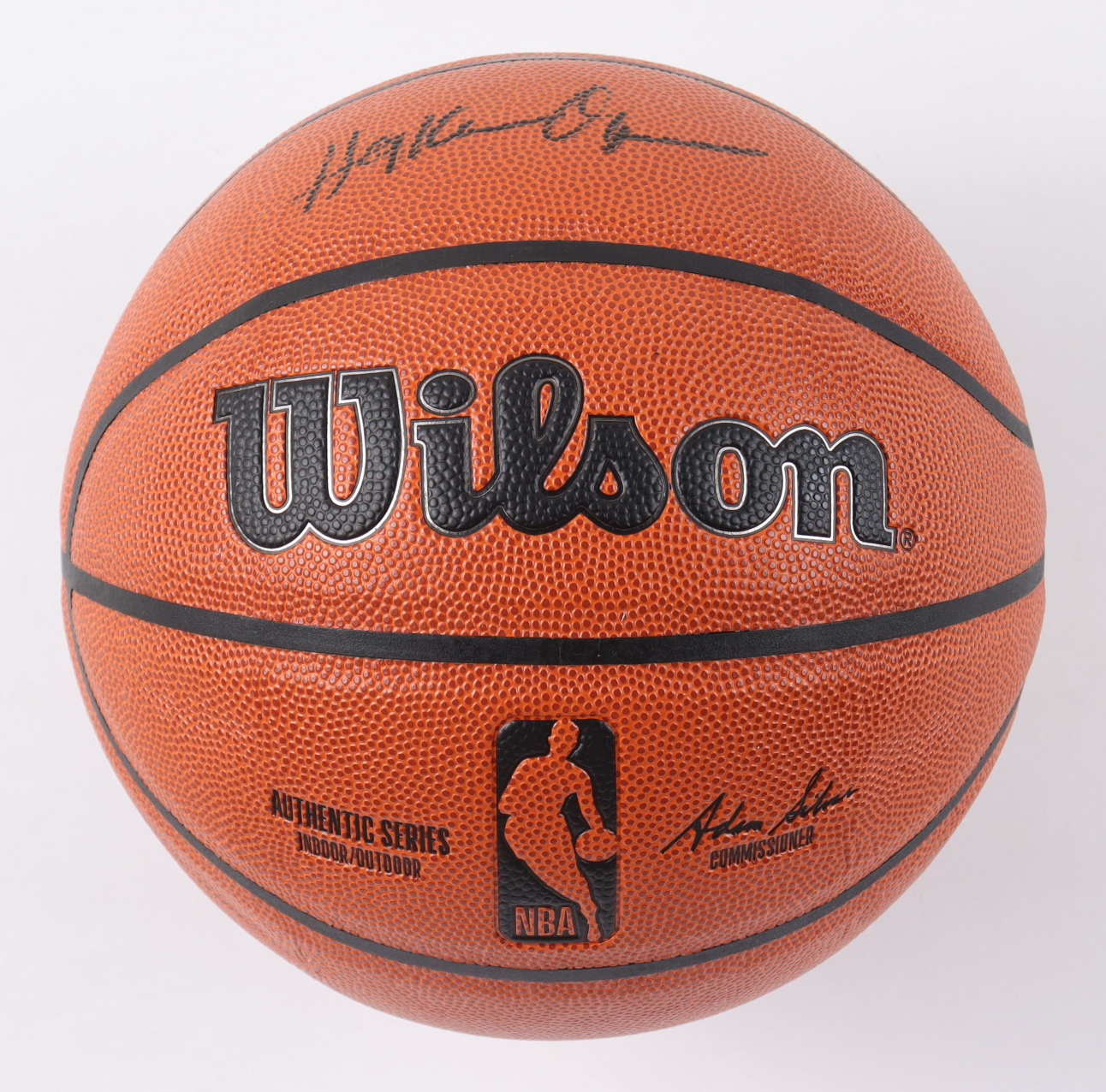 Hakeem Olajuwon & Clyde Drexler Signed NBA Basketball (Beckett) at PristineAuction.com Hakeem Olajuwon & Clyde Drexler Signed NBA Basketball (Beckett) at PristineAuction.com