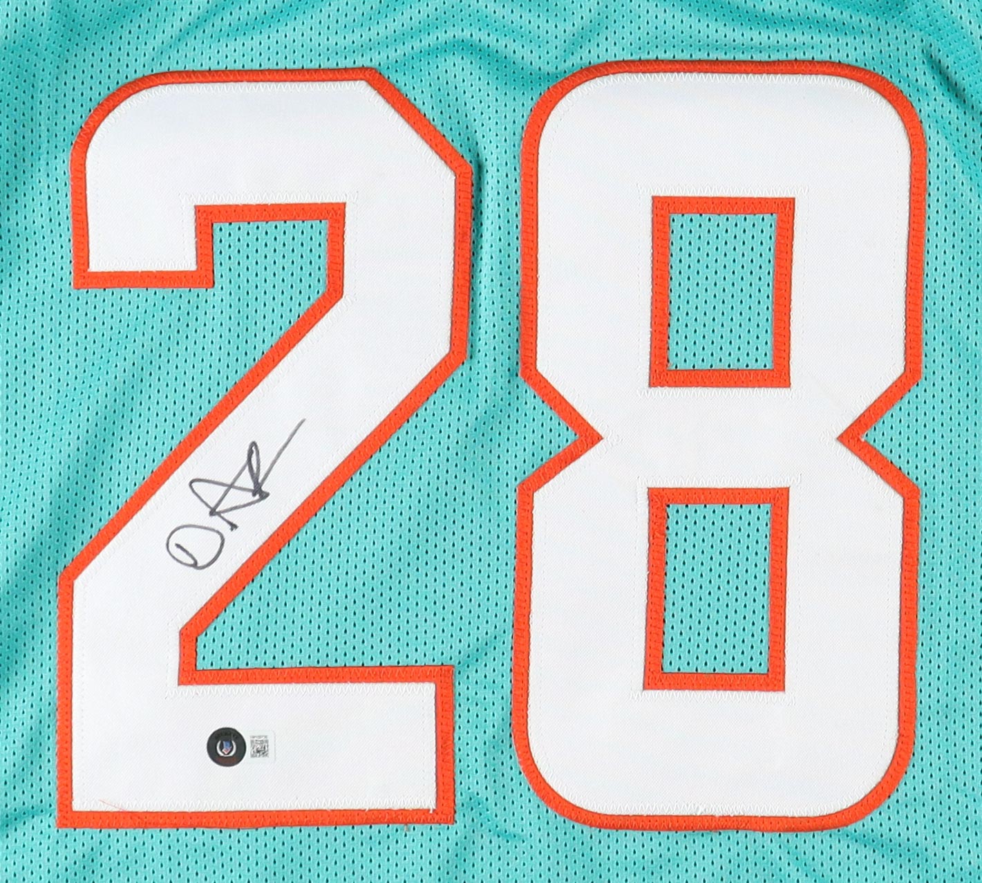 De'Von Achane Signed Jersey (Beckett) at PristineAuction.com De'Von Achane Signed Jersey (Beckett) at PristineAuction.com