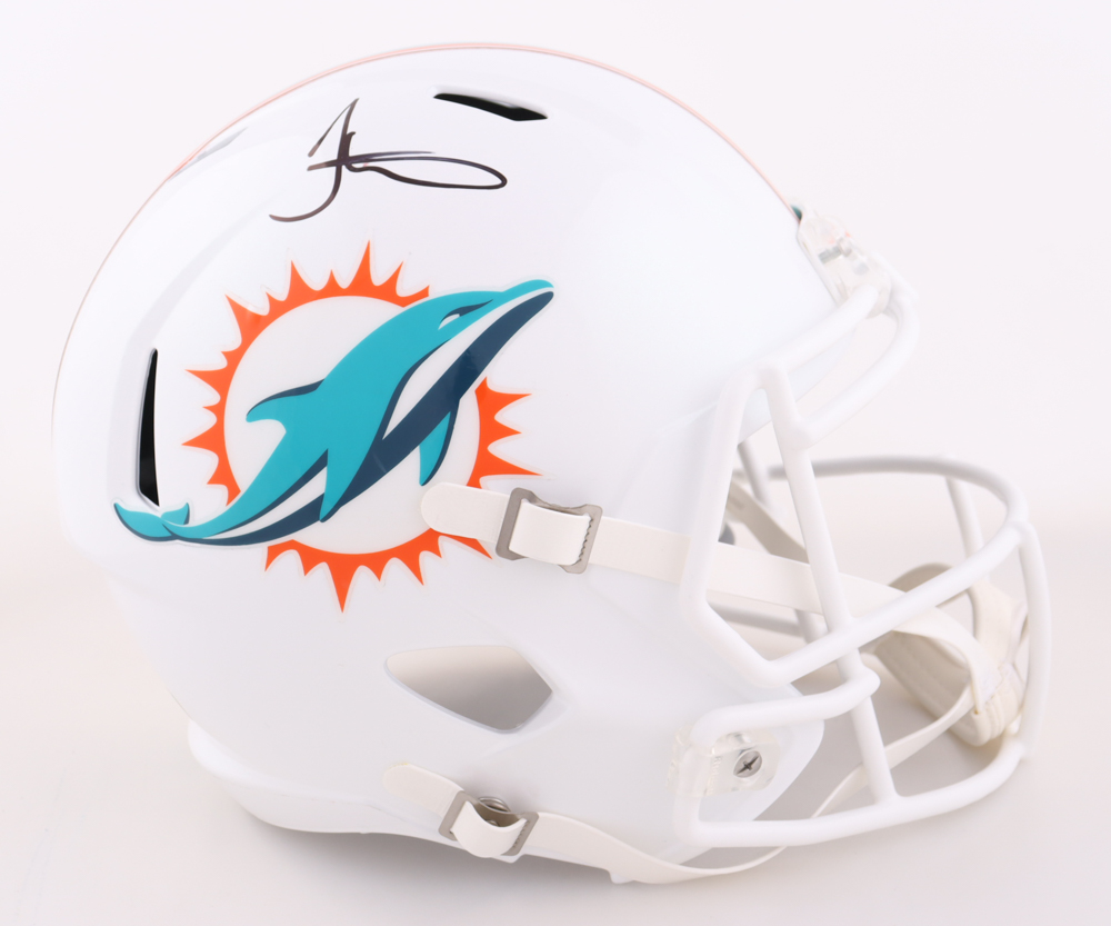 Tyreek Hill Signed Dolphins Full-Size Speed Helmet (Beckett) at PristineAuction.com Tyreek Hill Signed Dolphins Full-Size Speed Helmet (Beckett) at PristineAuction.com