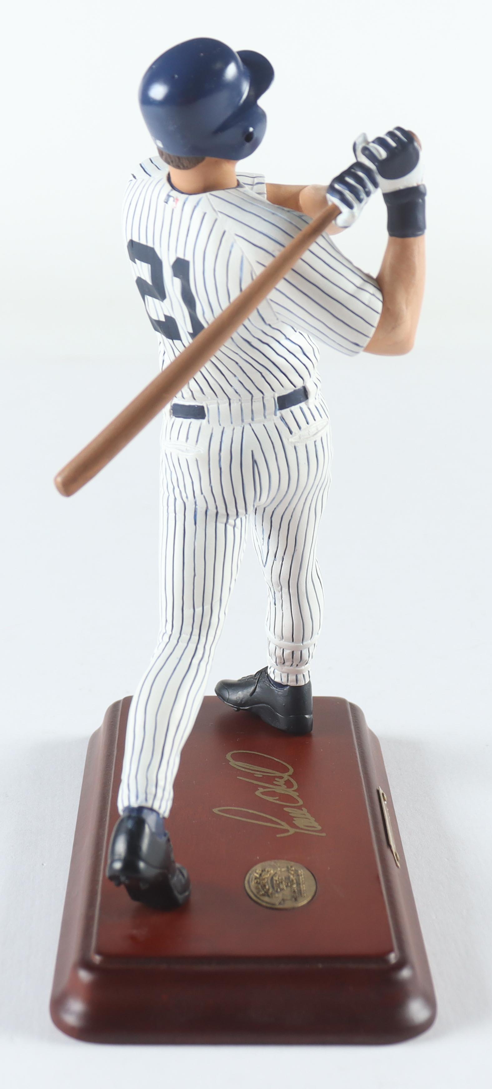 Paul O'Neill LE Yankees Danbury Mint 9" Statue at PristineAuction.com Paul O'Neill LE Yankees Danbury Mint 9" Statue at PristineAuction.com