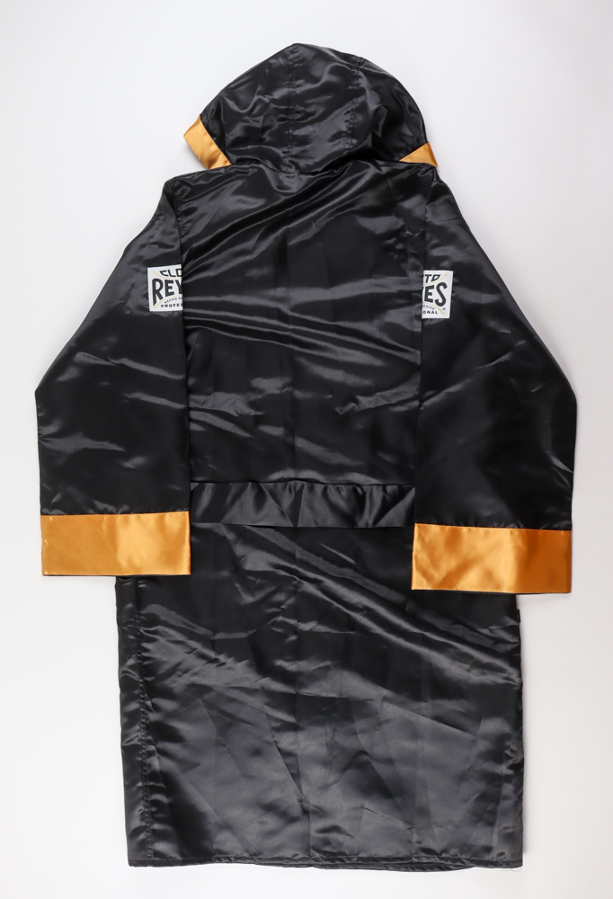 Mike Tyson Signed Everlast Boxing Robe (Tyson) at PristineAuction.com Mike Tyson Signed Everlast Boxing Robe (Tyson) at PristineAuction.com