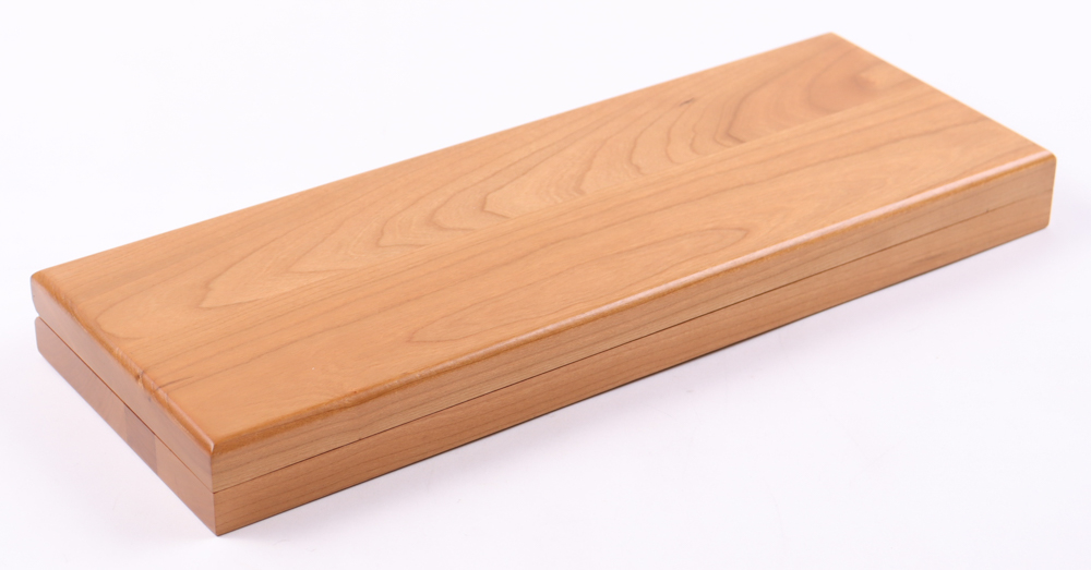 Joe DiMaggio Signed LE Signature Series Porcelain Baseball Card With Display Case (Beckett) at PristineAuction.com Joe DiMaggio Signed LE Signature Series Porcelain Baseball Card With Display Case (Beckett) at PristineAuction.com