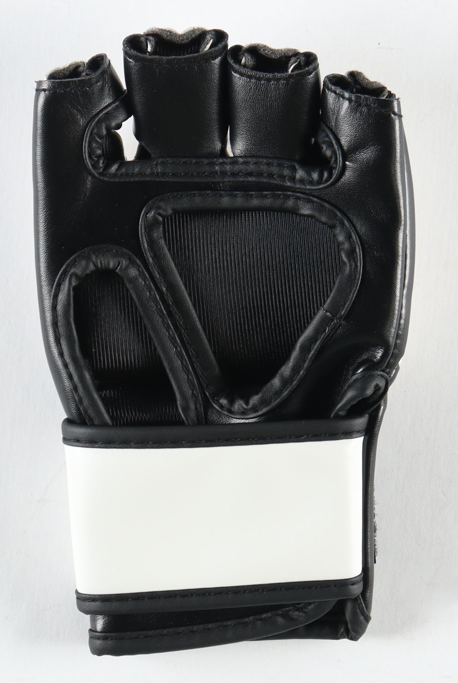 Gilbert Burns Signed UFC Glove (Beckett) at PristineAuction.com Gilbert Burns Signed UFC Glove (Beckett) at PristineAuction.com