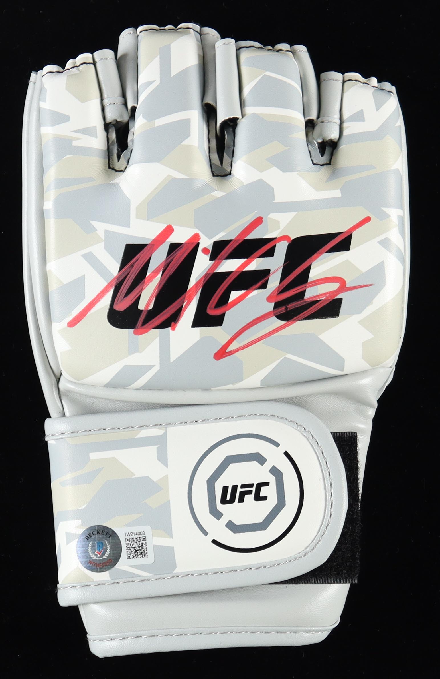 Michael Chandler Signed UFC Glove (Beckett) at PristineAuction.com Michael Chandler Signed UFC Glove (Beckett) at PristineAuction.com
