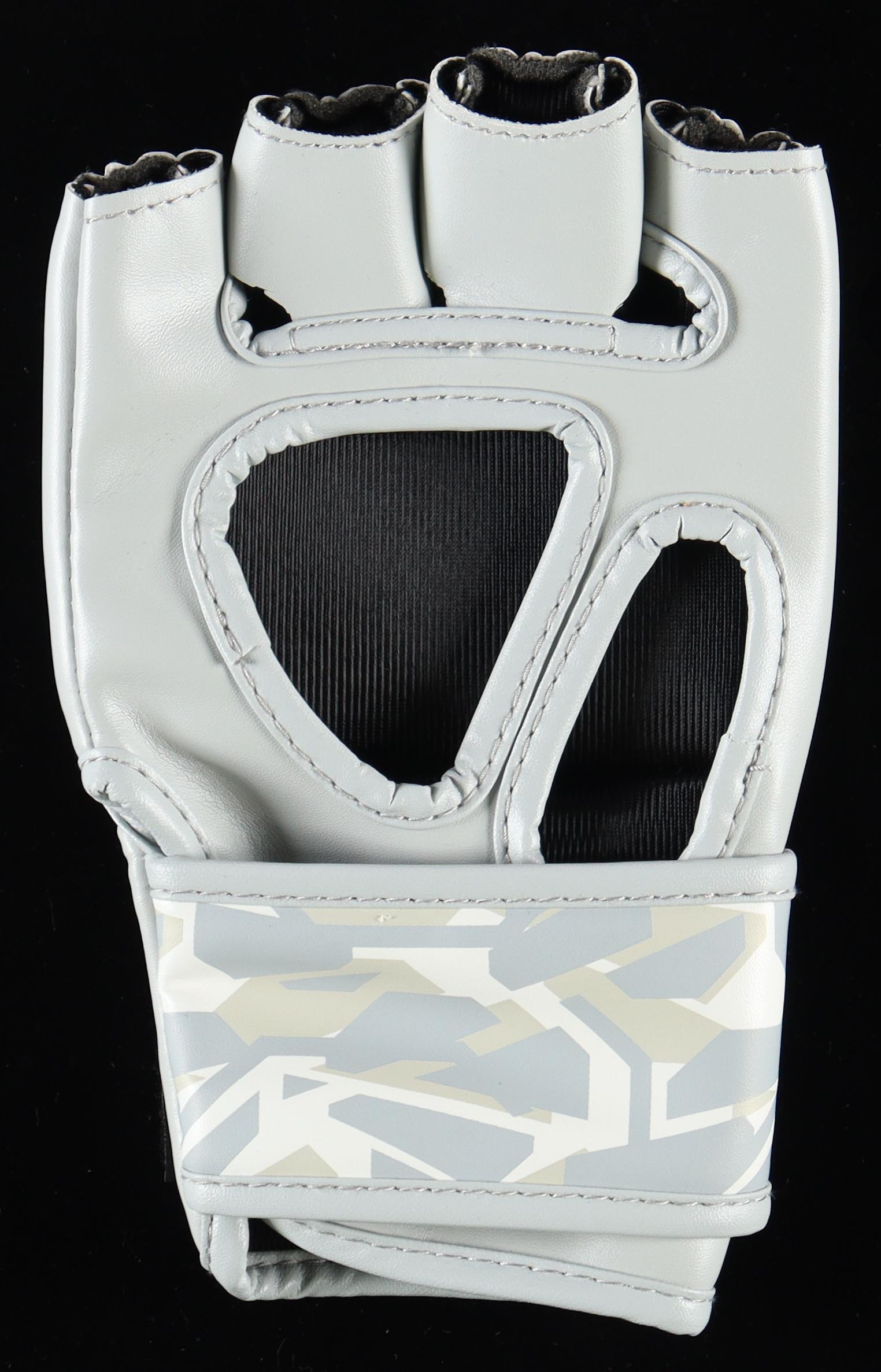 Michael Chandler Signed UFC Glove (Beckett) at PristineAuction.com Michael Chandler Signed UFC Glove (Beckett) at PristineAuction.com