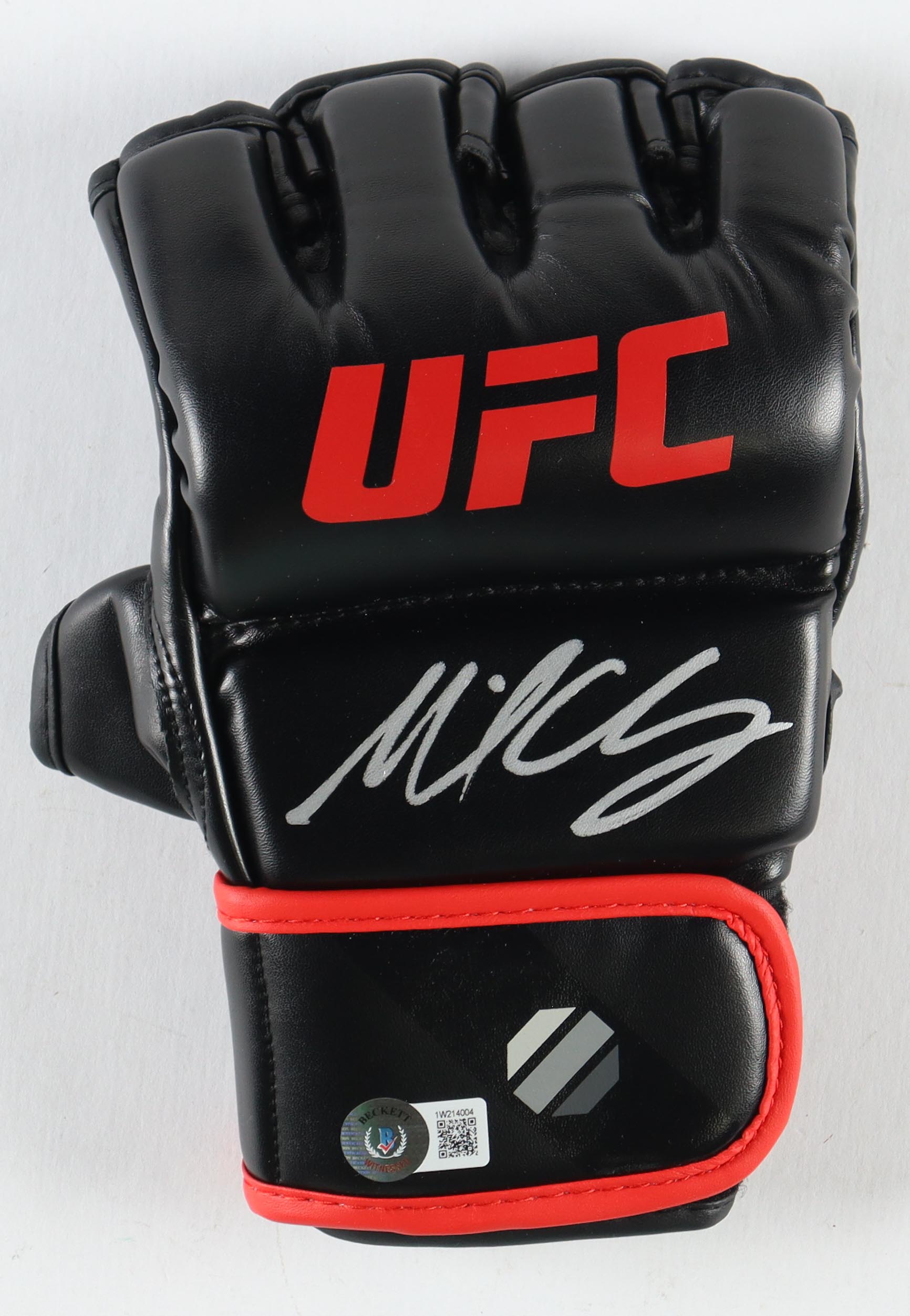 Michael Chandler Signed UFC Glove (Beckett) at PristineAuction.com Michael Chandler Signed UFC Glove (Beckett) at PristineAuction.com