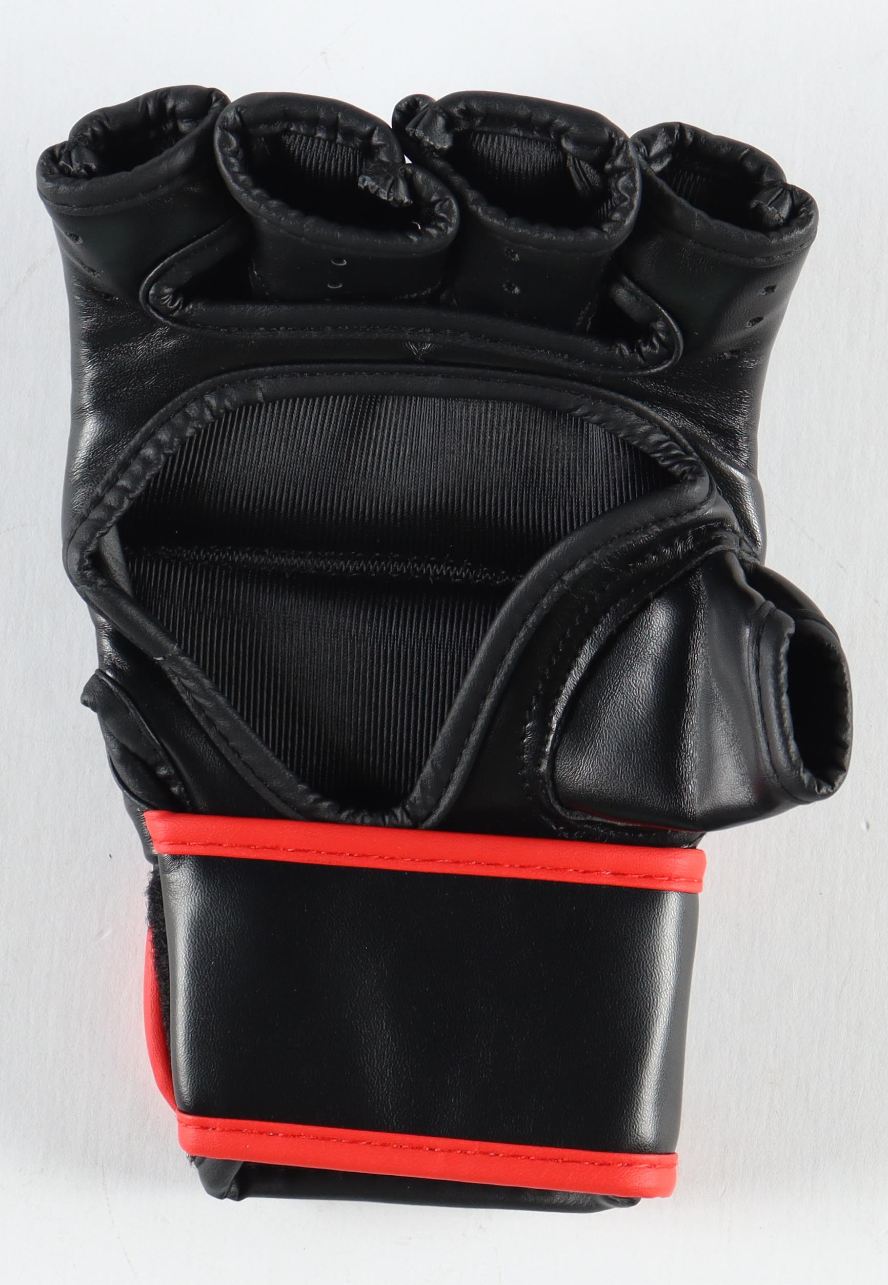 Michael Chandler Signed UFC Glove (Beckett) at PristineAuction.com Michael Chandler Signed UFC Glove (Beckett) at PristineAuction.com