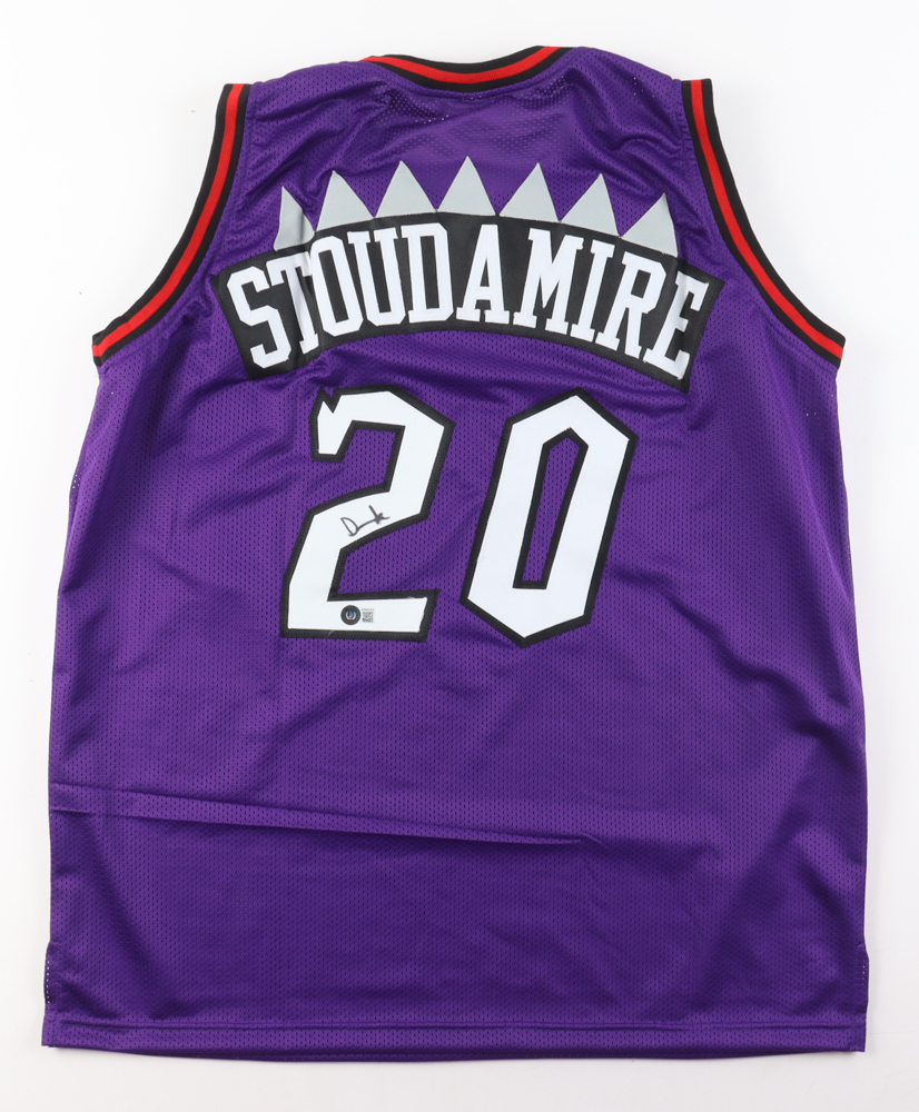 Damon Stoudamire Signed Jersey (Beckett) at PristineAuction.com Damon Stoudamire Signed Jersey (Beckett) at PristineAuction.com