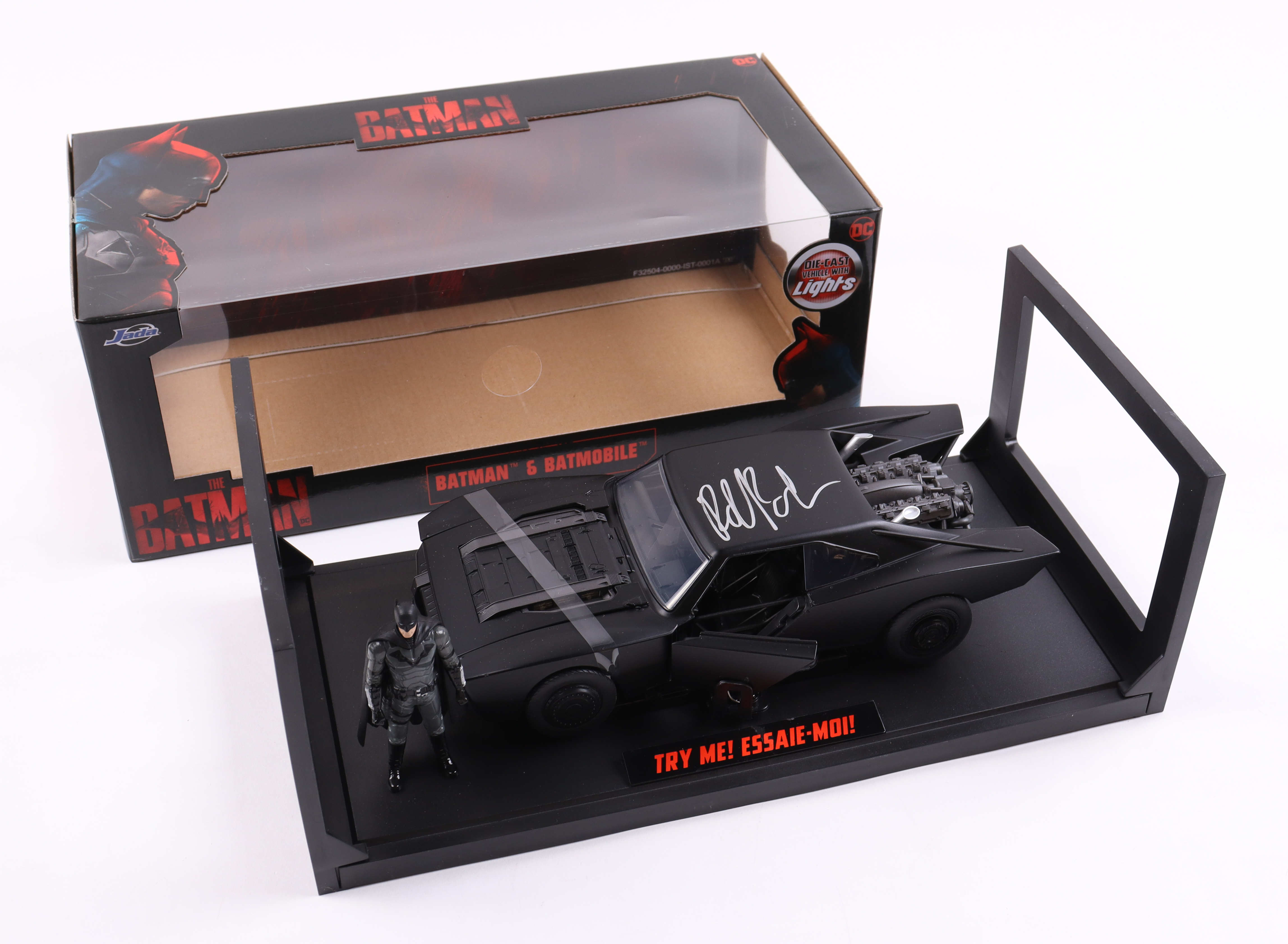 Robert Pattinson Signed Jada 2022 The Batman 1:18 Scale Diecast Batmobile (Celebrity Authentics) at PristineAuction.com Robert Pattinson Signed Jada 2022 The Batman 1:18 Scale Diecast Batmobile (Celebrity Authentics) at PristineAuction.com