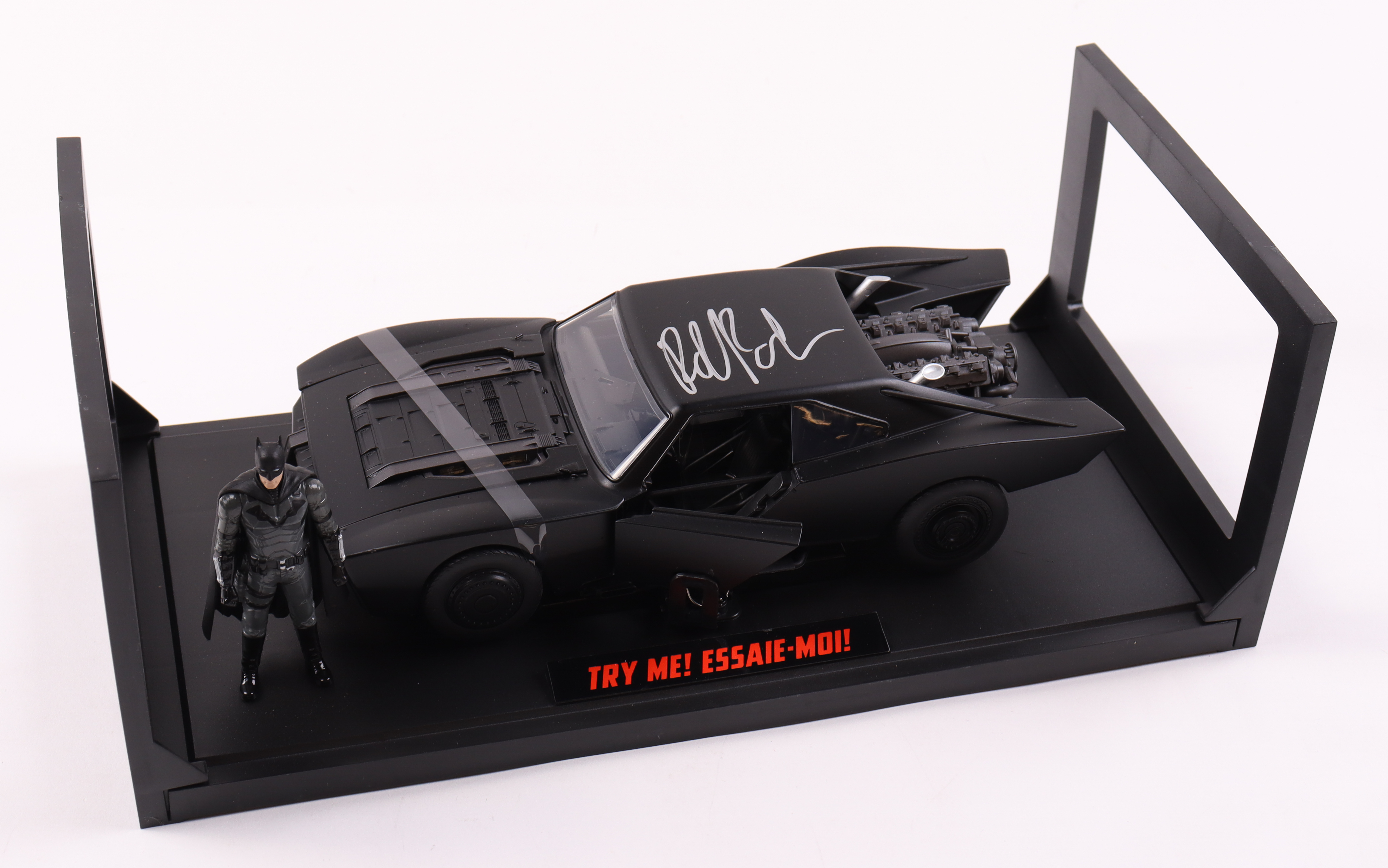 Robert Pattinson Signed Jada 2022 The Batman 1:18 Scale Diecast Batmobile (Celebrity Authentics) at PristineAuction.com Robert Pattinson Signed Jada 2022 The Batman 1:18 Scale Diecast Batmobile (Celebrity Authentics) at PristineAuction.com