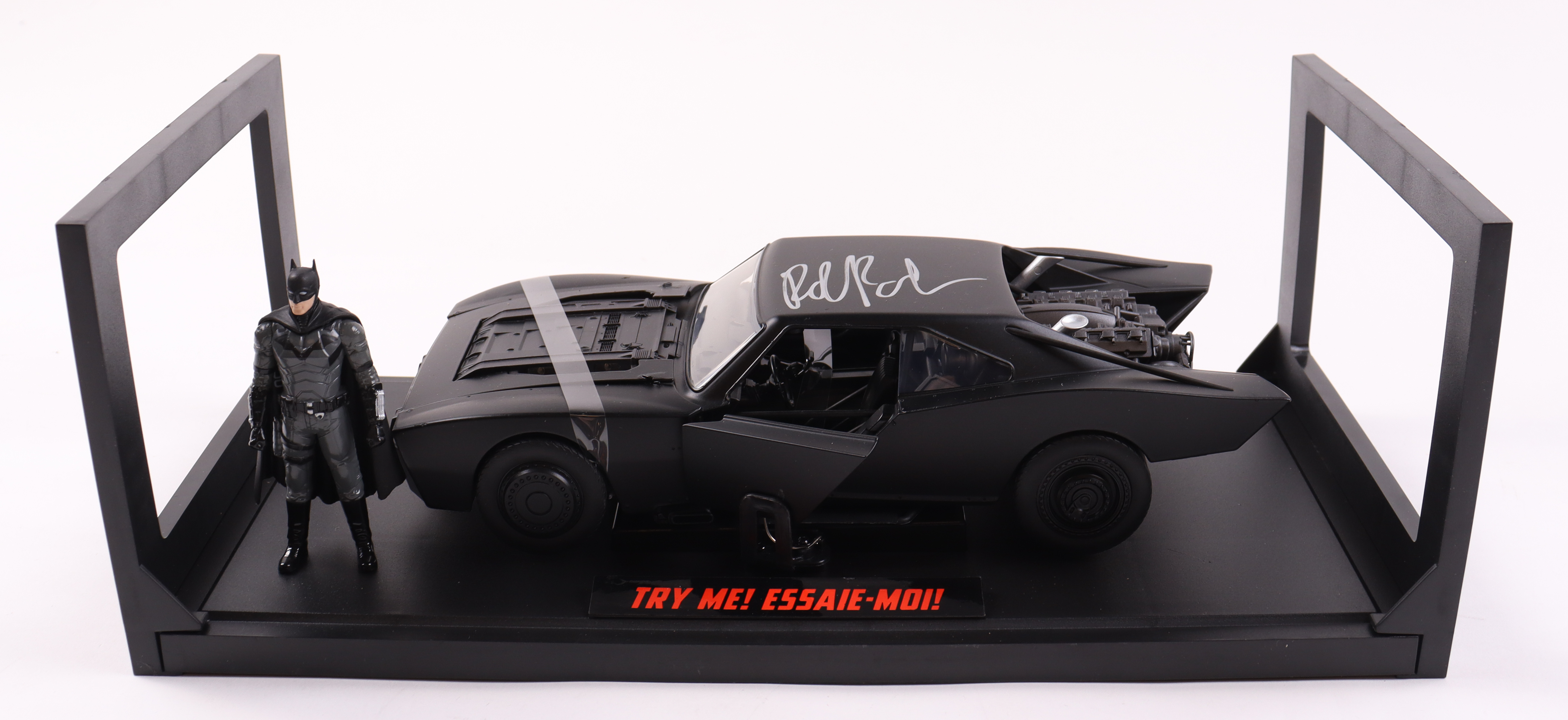 Robert Pattinson Signed Jada 2022 The Batman 1:18 Scale Diecast Batmobile (Celebrity Authentics) at PristineAuction.com Robert Pattinson Signed Jada 2022 The Batman 1:18 Scale Diecast Batmobile (Celebrity Authentics) at PristineAuction.com