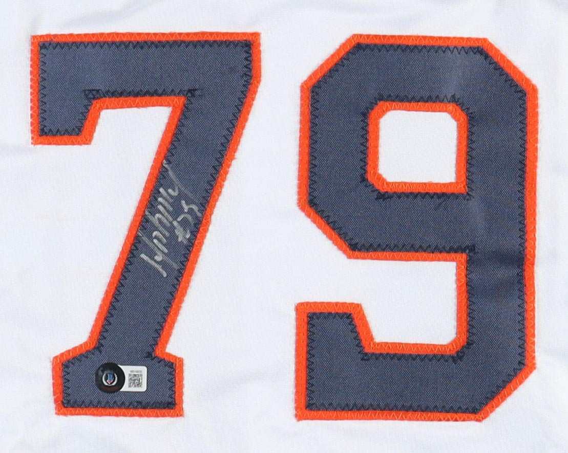 Jose Abreu Signed Jersey (Beckett) at PristineAuction.com Jose Abreu Signed Jersey (Beckett) at PristineAuction.com