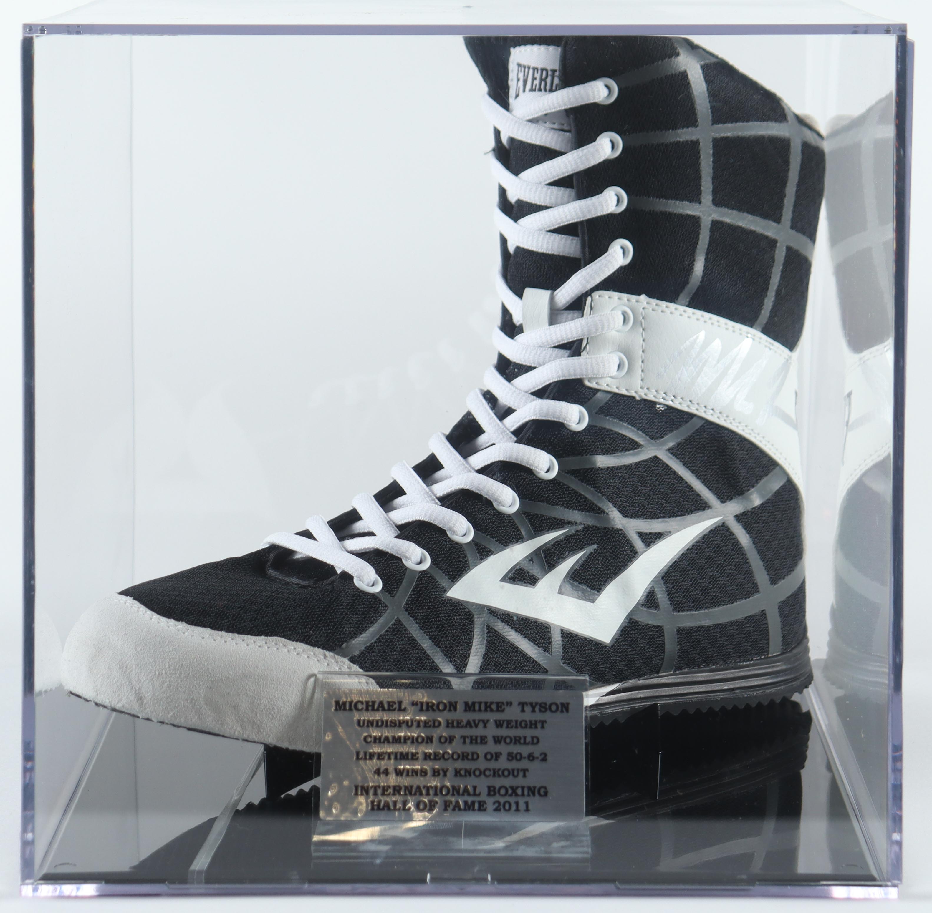 Mike Tyson Signed Everlast Boxing Boot With Acrylic Display Case (PSA & Tyson) at PristineAuction.com Mike Tyson Signed Everlast Boxing Boot With Acrylic Display Case (PSA & Tyson) at PristineAuction.com