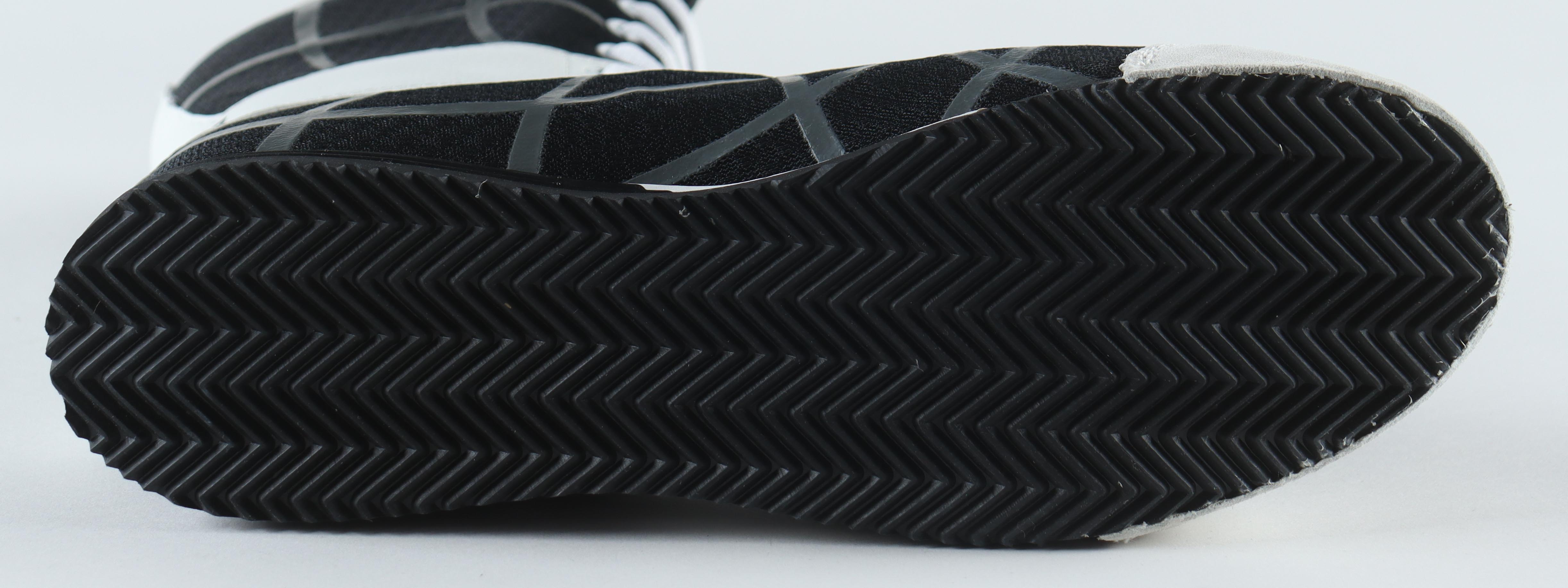 Mike Tyson Signed Everlast Boxing Boot With Acrylic Display Case (PSA & Tyson) at PristineAuction.com Mike Tyson Signed Everlast Boxing Boot With Acrylic Display Case (PSA & Tyson) at PristineAuction.com