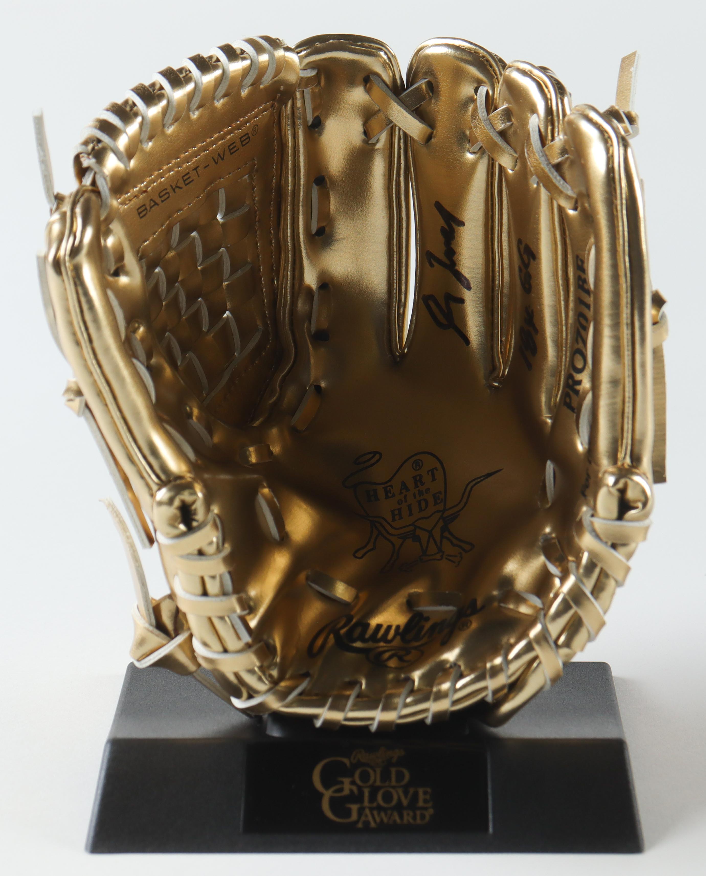 Greg Maddux Signed Rawlings Mini Golden Glove Inscribed "18x GG" (Beckett) at PristineAuction.com Greg Maddux Signed Rawlings Mini Golden Glove Inscribed "18x GG" (Beckett) at PristineAuction.com