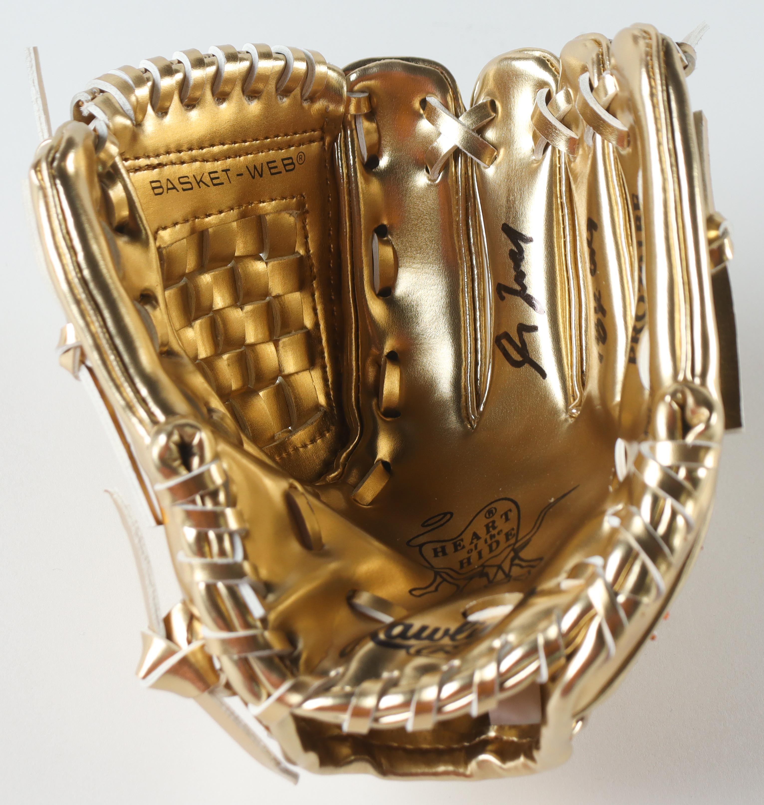 Greg Maddux Signed Rawlings Mini Golden Glove Inscribed "18x GG" (Beckett) at PristineAuction.com Greg Maddux Signed Rawlings Mini Golden Glove Inscribed "18x GG" (Beckett) at PristineAuction.com