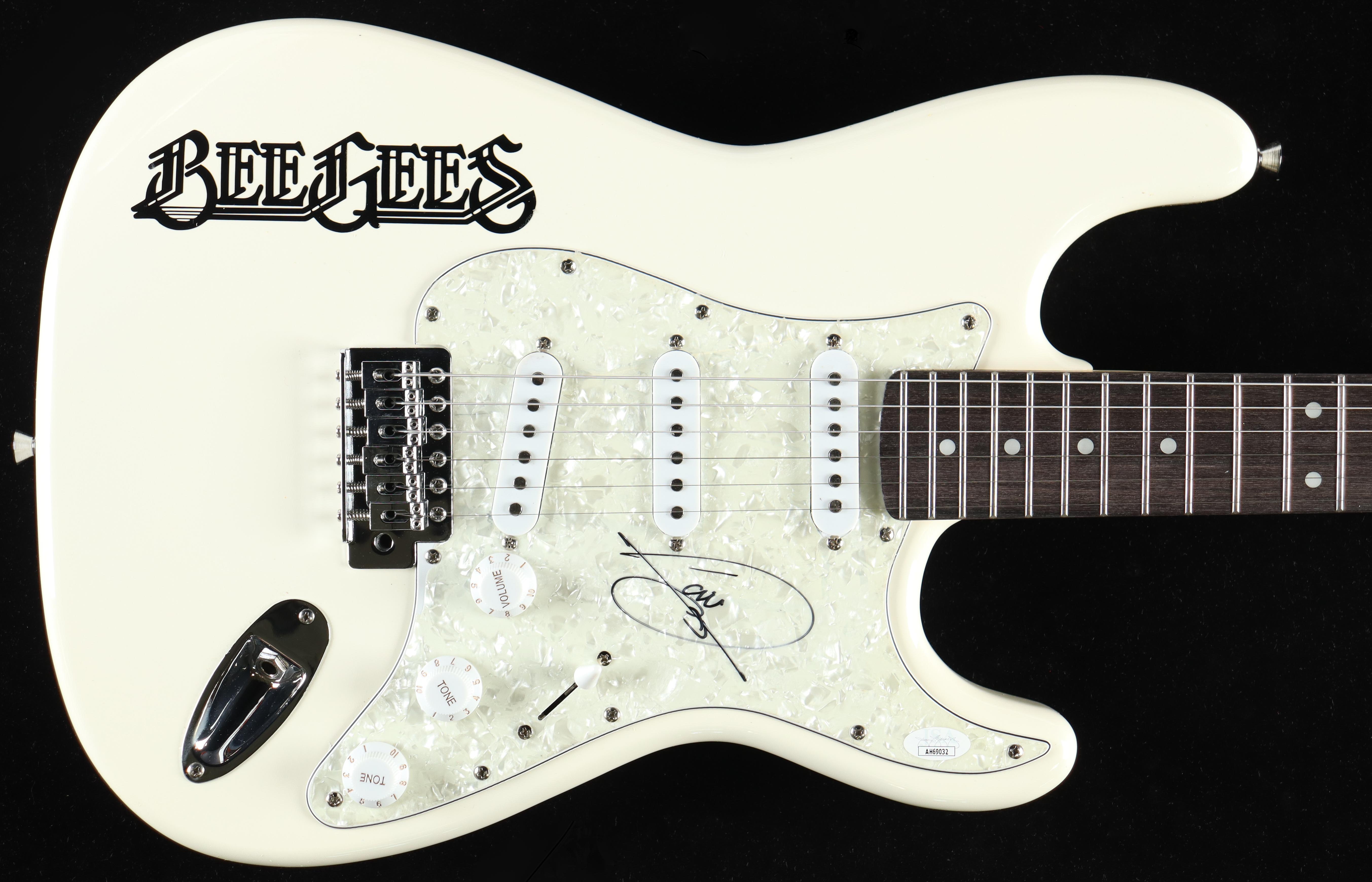 Barry Gibb Signed 39" Electric Guitar (JSA) at PristineAuction.com Barry Gibb Signed 39" Electric Guitar (JSA) at PristineAuction.com