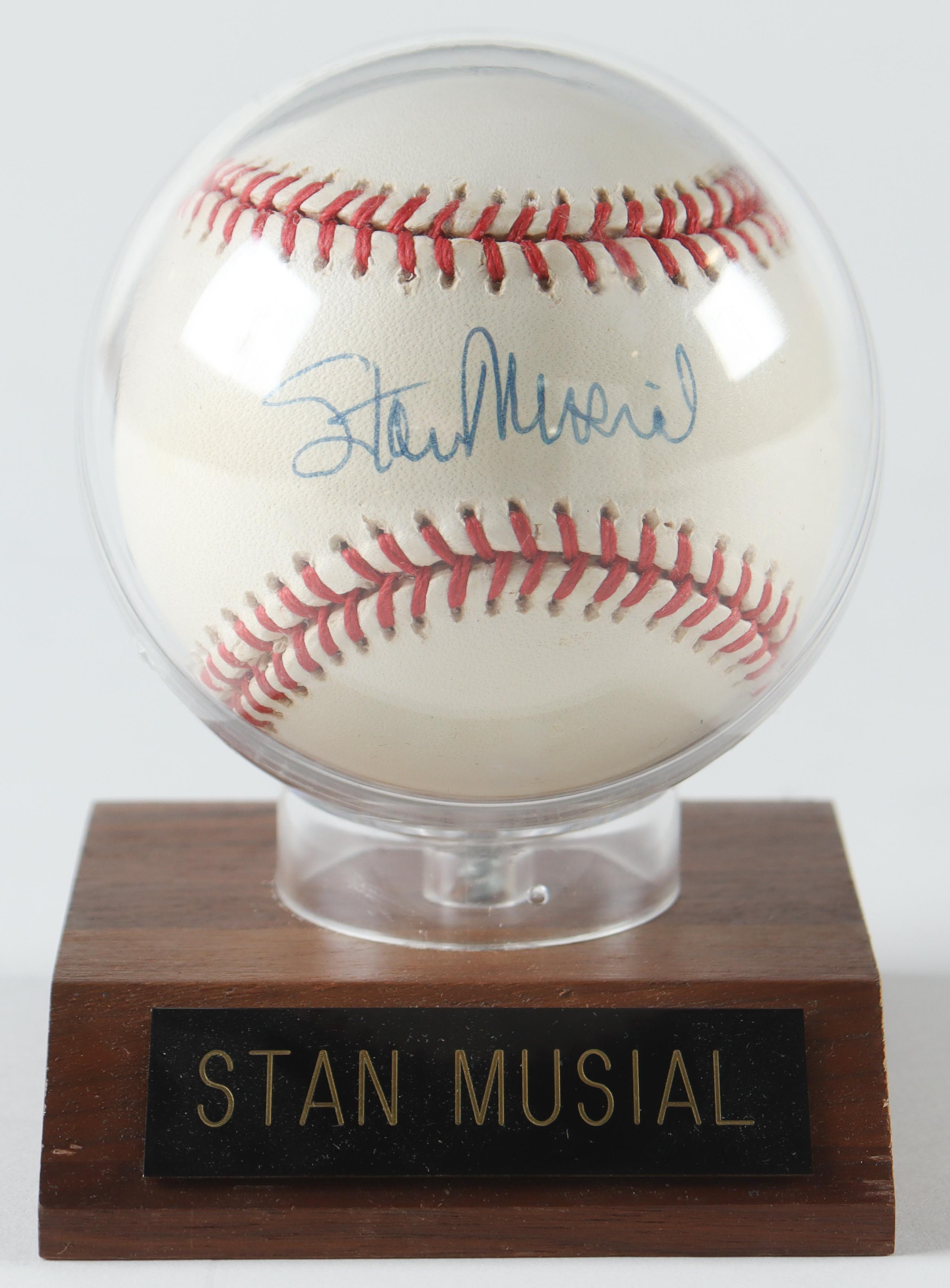 Stan Musial Signed ONL Baseball In Display Case (Beckett) at PristineAuction.com Stan Musial Signed ONL Baseball In Display Case (Beckett) at PristineAuction.com