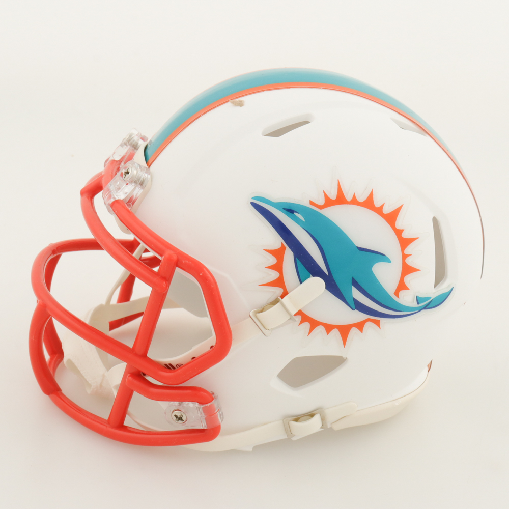 Devon Achane Signed Dolphins Flat White Alternate Speed Mini Helmet (Beckett) at PristineAuction.com Devon Achane Signed Dolphins Flat White Alternate Speed Mini Helmet (Beckett) at PristineAuction.com