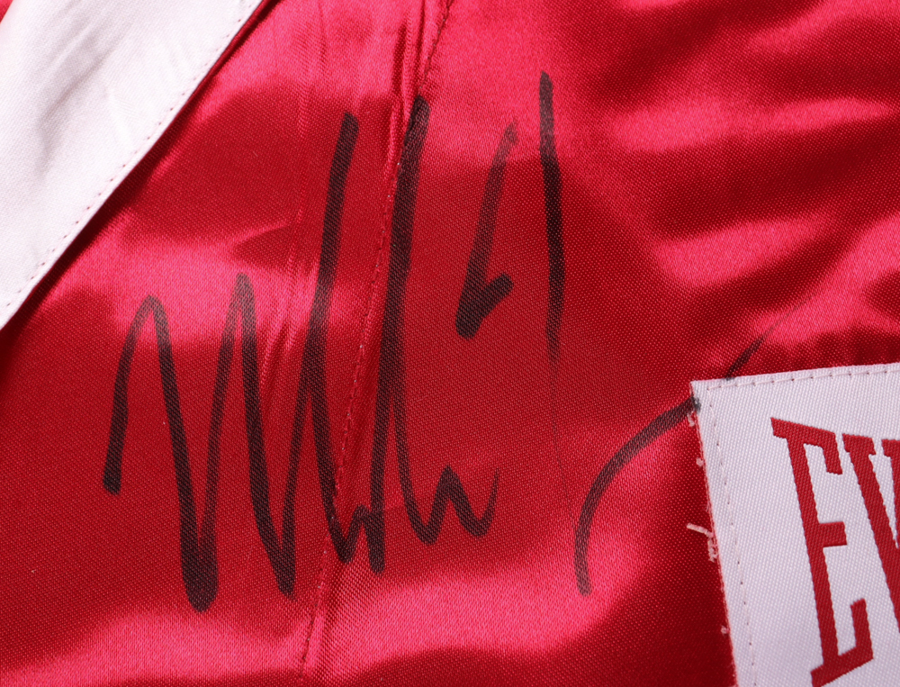 Mike Tyson Signed Everlast Boxing Robe (PSA) at PristineAuction.com Mike Tyson Signed Everlast Boxing Robe (PSA) at PristineAuction.com