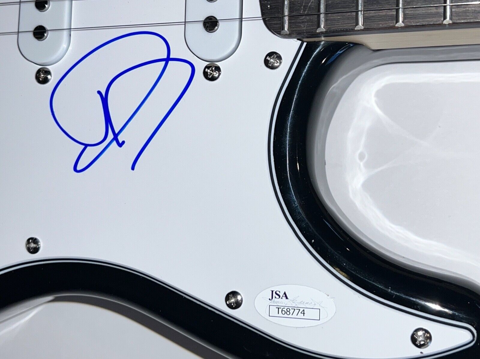 Dave Grohl Signed 39" Electric Guitar (JSA) at PristineAuction.com Dave Grohl Signed 39" Electric Guitar (JSA) at PristineAuction.com